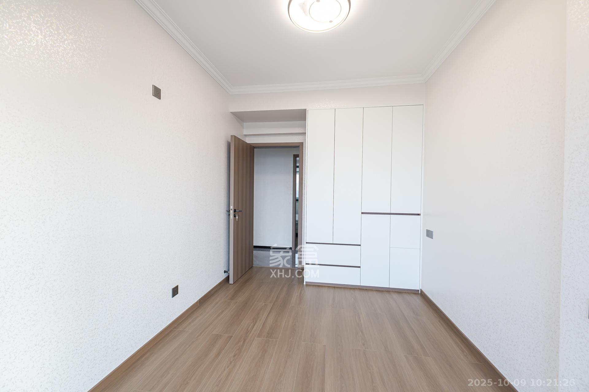 勤诚达新界 5室2厅2卫 119.8万 勤诚达新界 5室2厅2卫 119.8万卧室