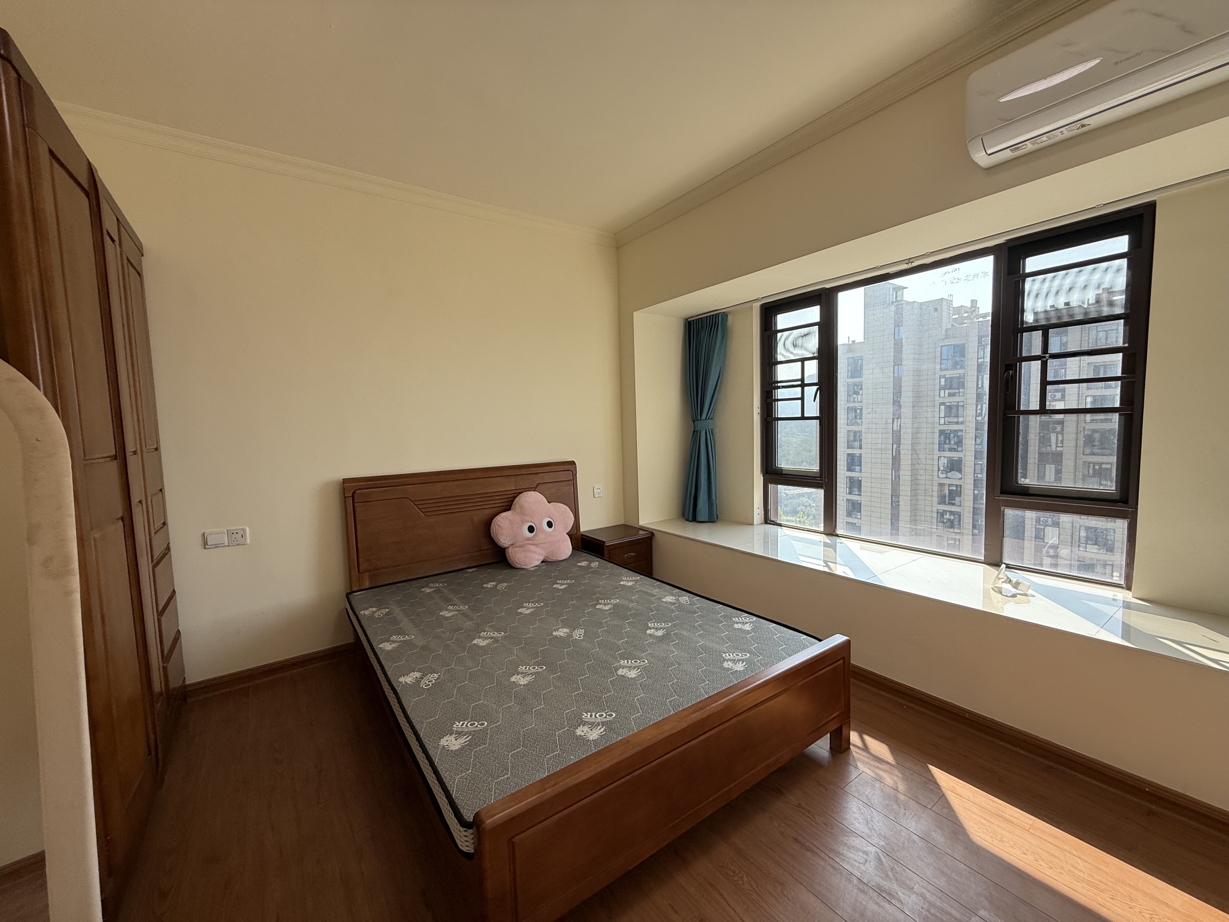 碧桂园豪园-二期 3室2厅2卫 2000.0元/月 碧桂园豪园-二期 3室2厅2卫 2000.0元/月室内图