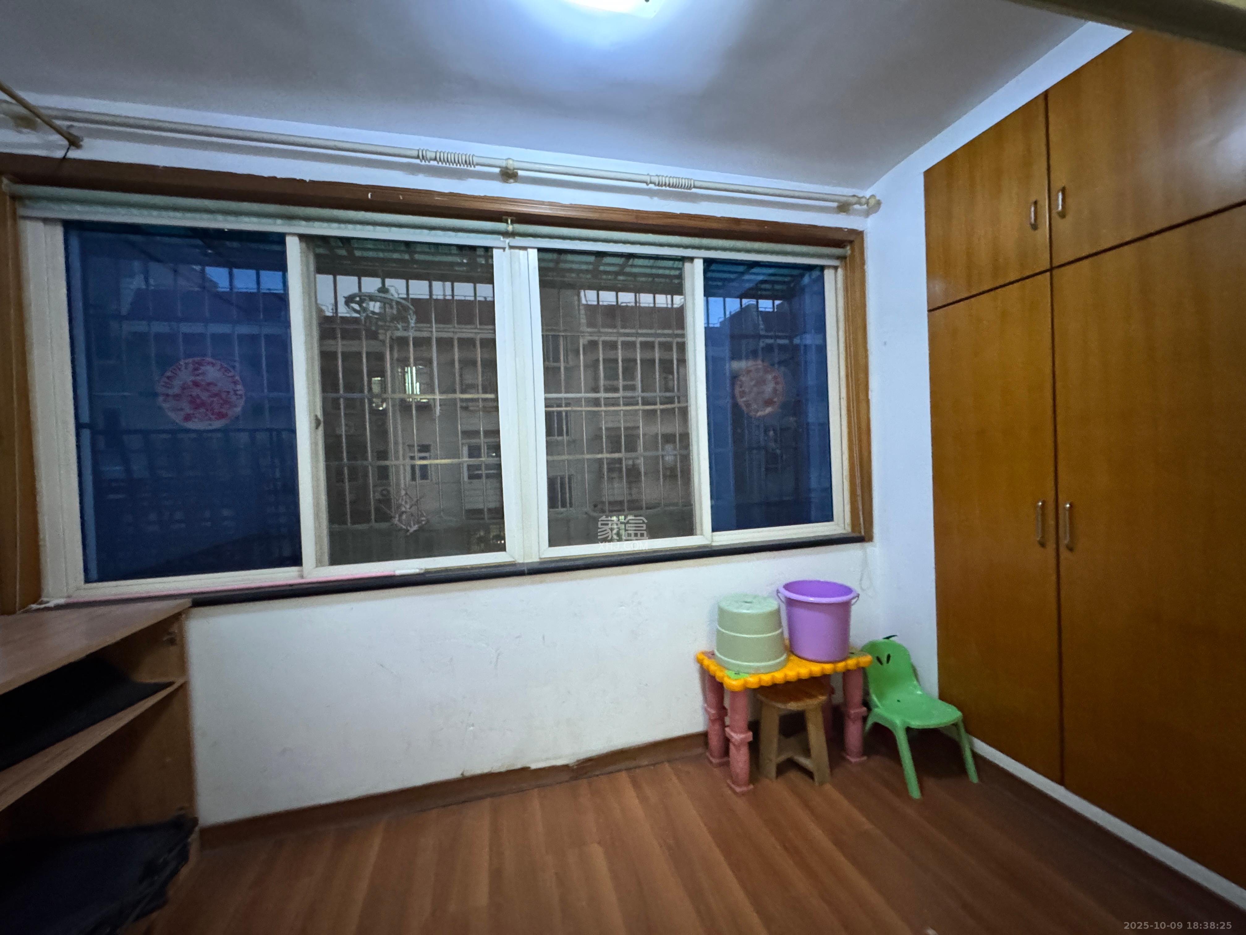 荷花园电信宿舍(天辰荷花苑) 2室2厅1卫 1650.0元/月 荷花园电信宿舍(天辰荷花苑) 2室2厅1卫 1650.0元/月室内图