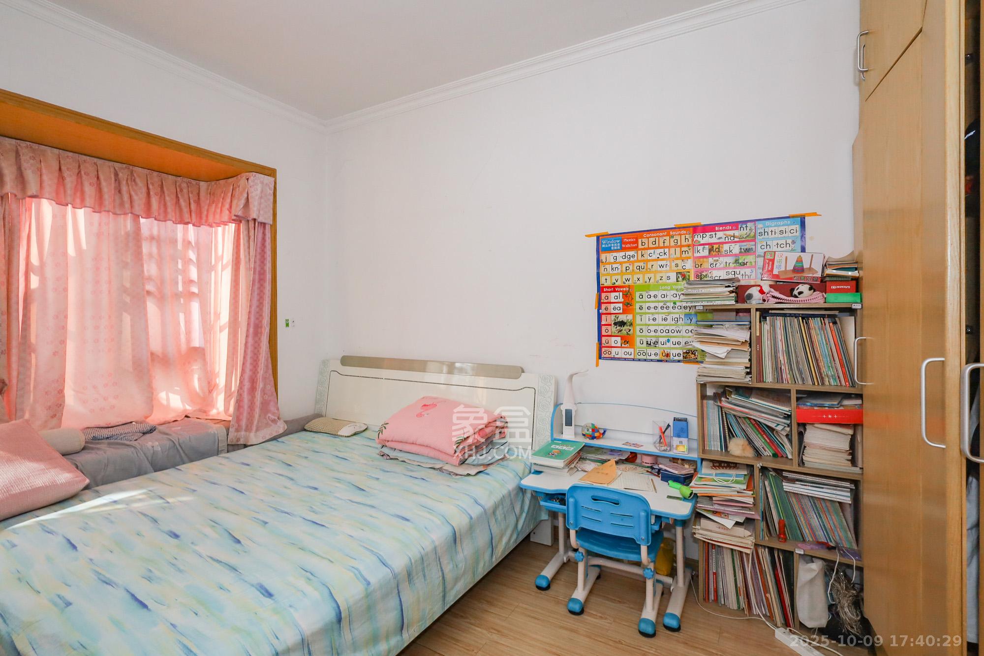 钰龙天下一期  3室2厅1卫    280.0万卧室