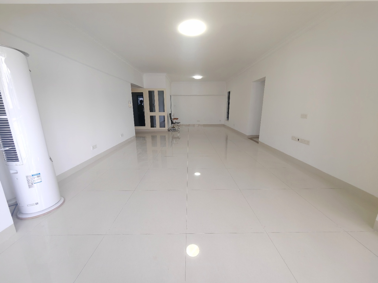 名门广场北区(二期)  3室2厅2卫    5000.0元/月 名门广场北区(二期)  3室2厅2卫    5000.0元/月室内图1