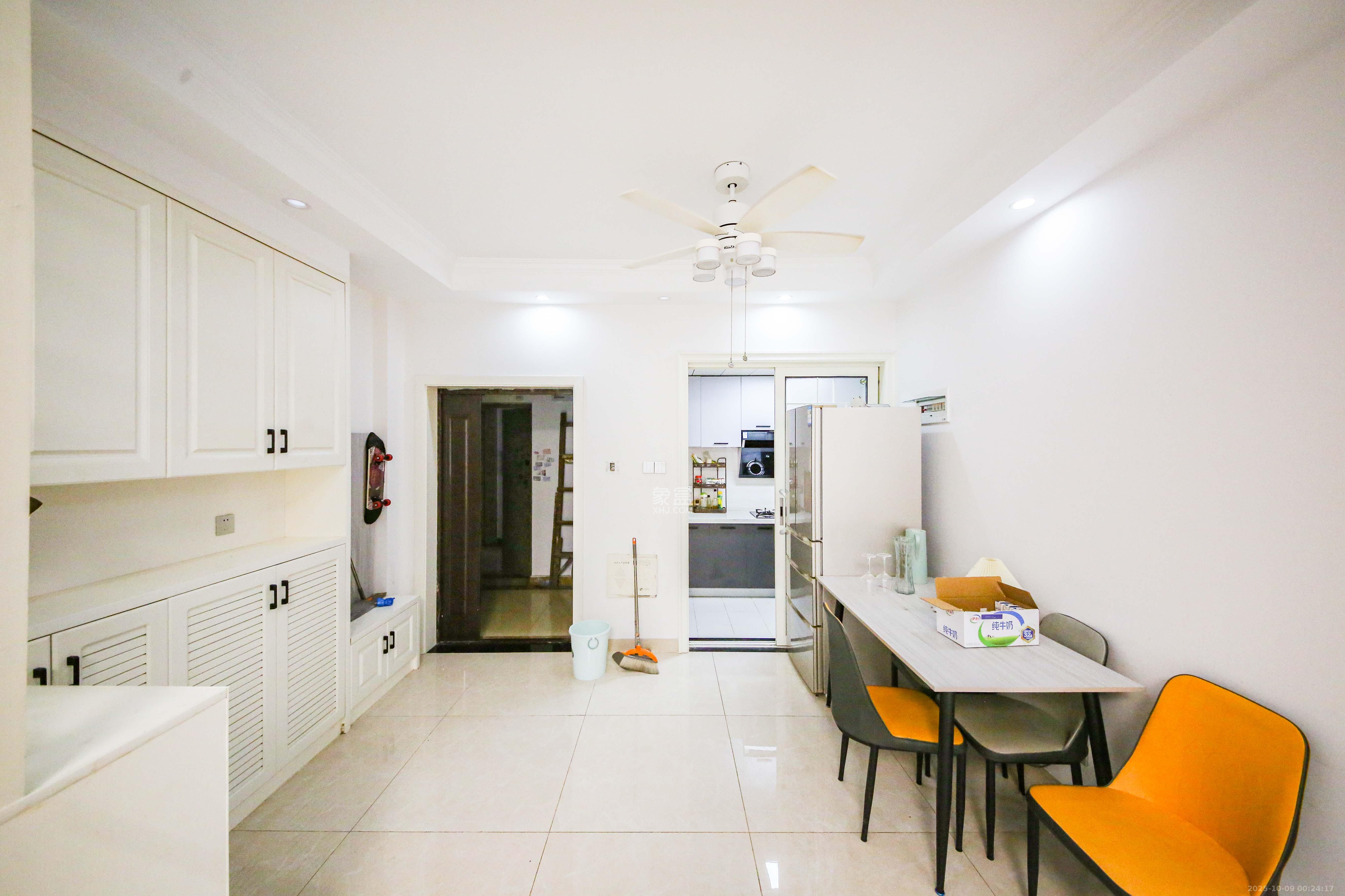 富兴嘉城(富兴汇中央)  2室2厅1卫    88.88万 富兴嘉城(富兴汇中央)  2室2厅1卫    88.88万客厅