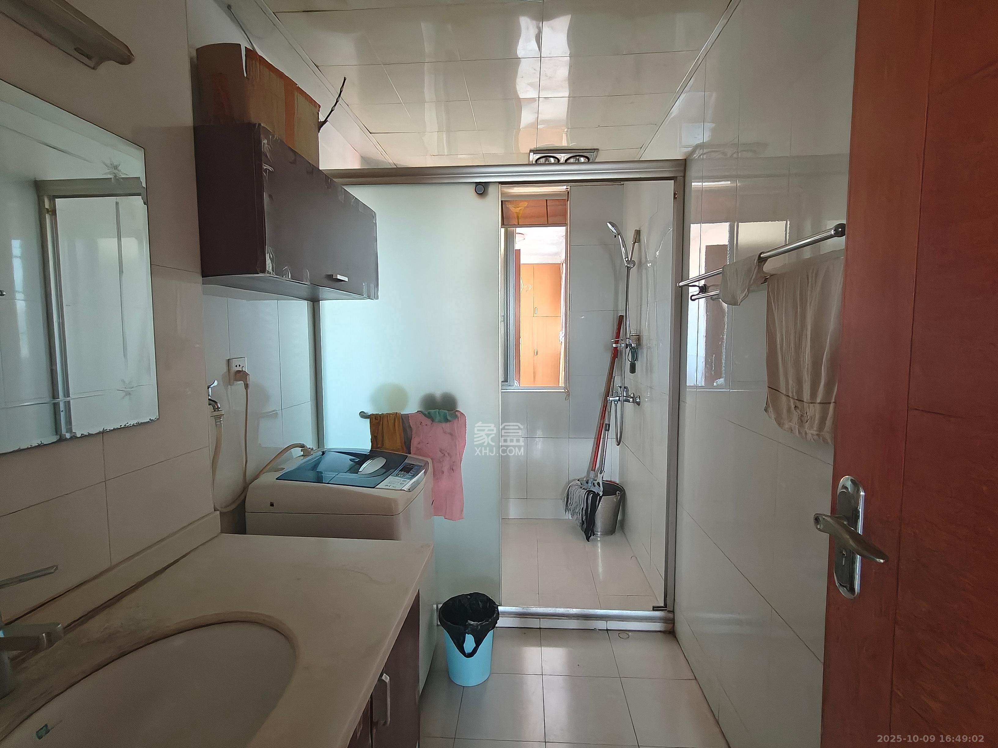 湘楚家园 3室2厅2卫 1700.0元/月 湘楚家园 3室2厅2卫 1700.0元/月室内图