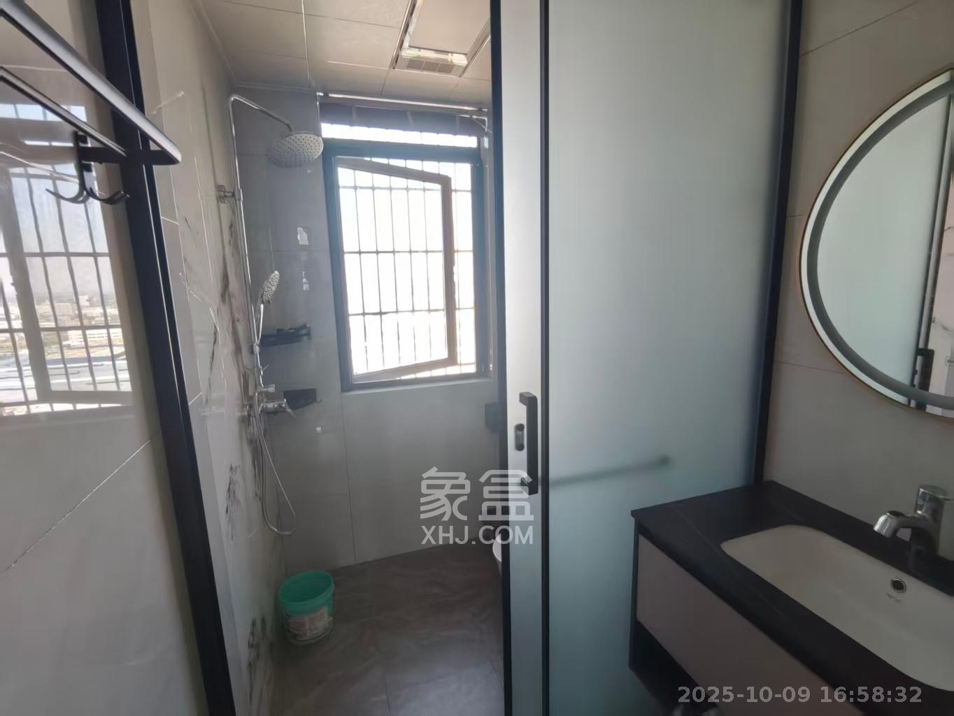 紫华郡 3室2厅2卫 2100.0元/月 紫华郡 3室2厅2卫 2100.0元/月室内图