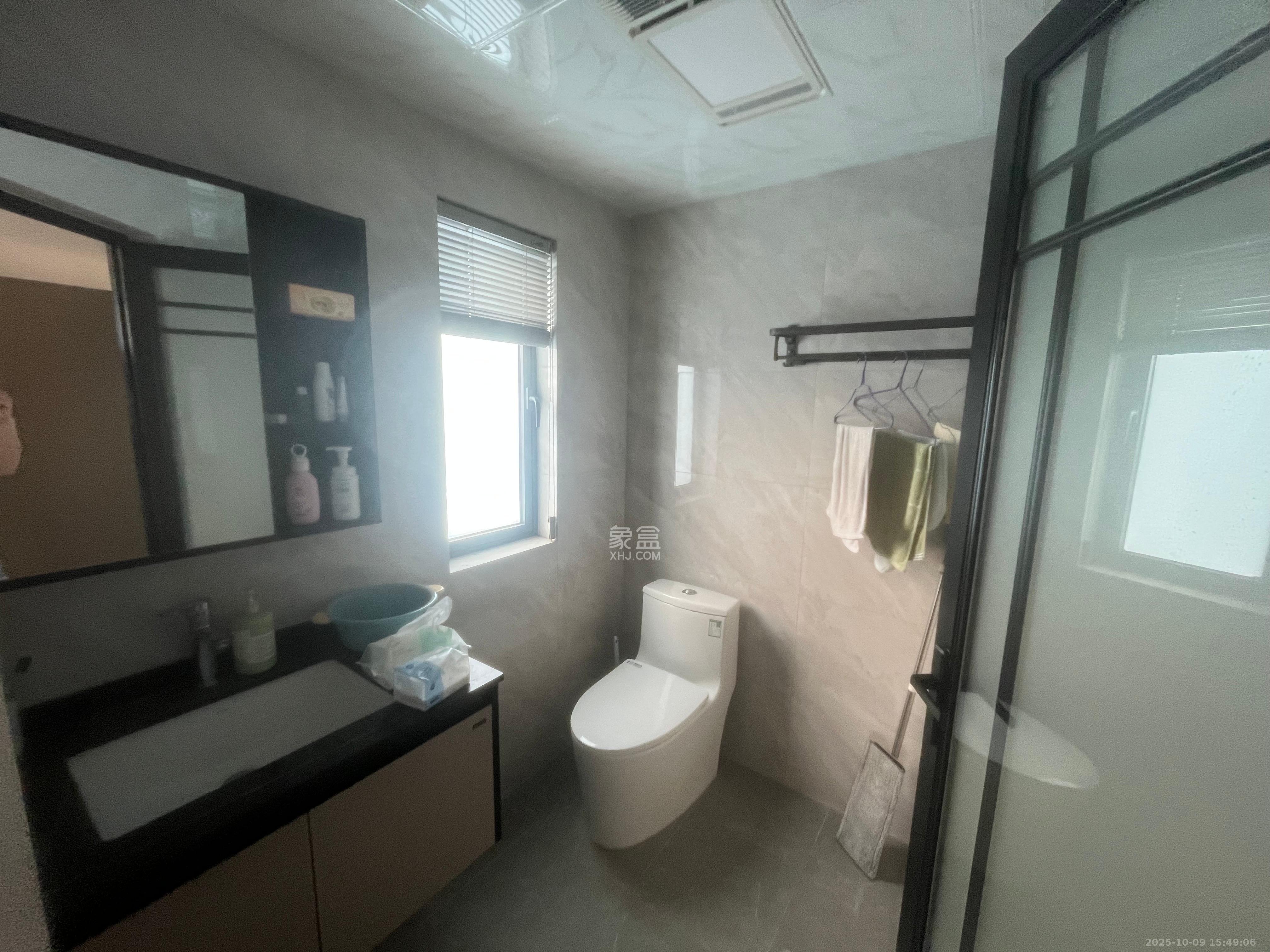 蔷薇国际 3室2厅2卫 2500.0元/月 蔷薇国际 3室2厅2卫 2500.0元/月室内图