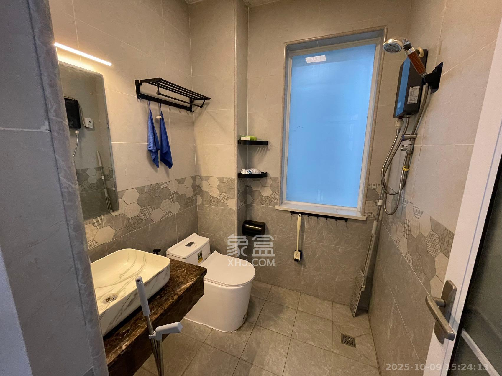 裕天国际商汇中心 1室1厅1卫 1900.0元/月 裕天国际商汇中心 1室1厅1卫 1900.0元/月室内图