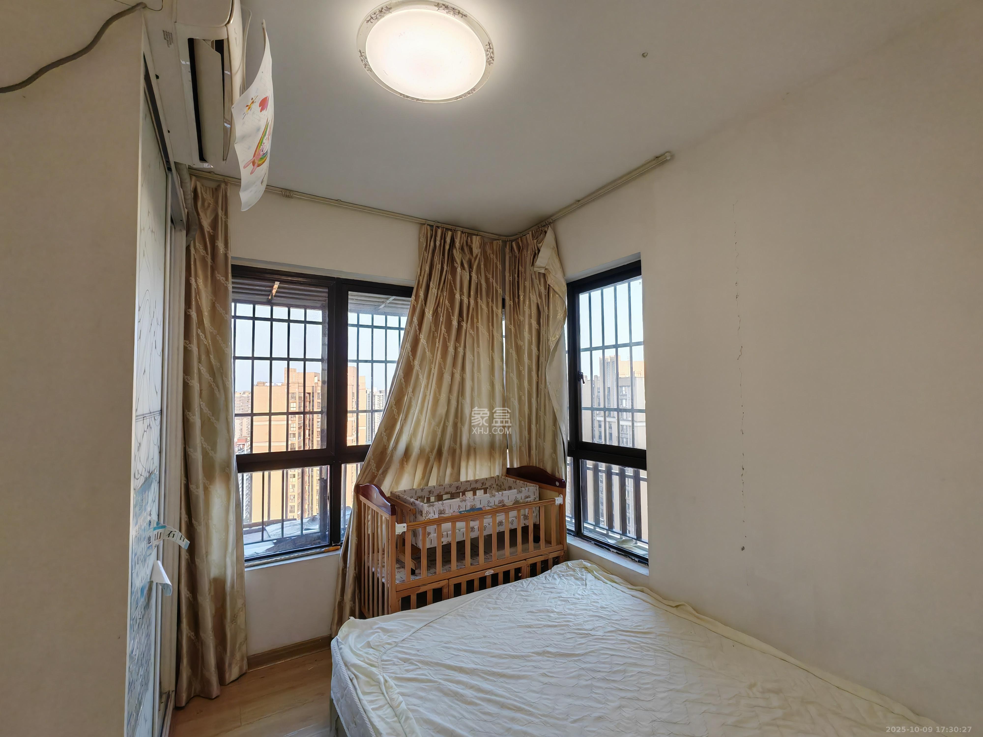 华润凤凰城三期  3室2厅1卫    2200.0元/月室内图