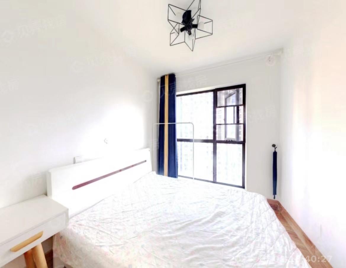 绿地新都会  3室2厅1卫    2300.0元/月室内图