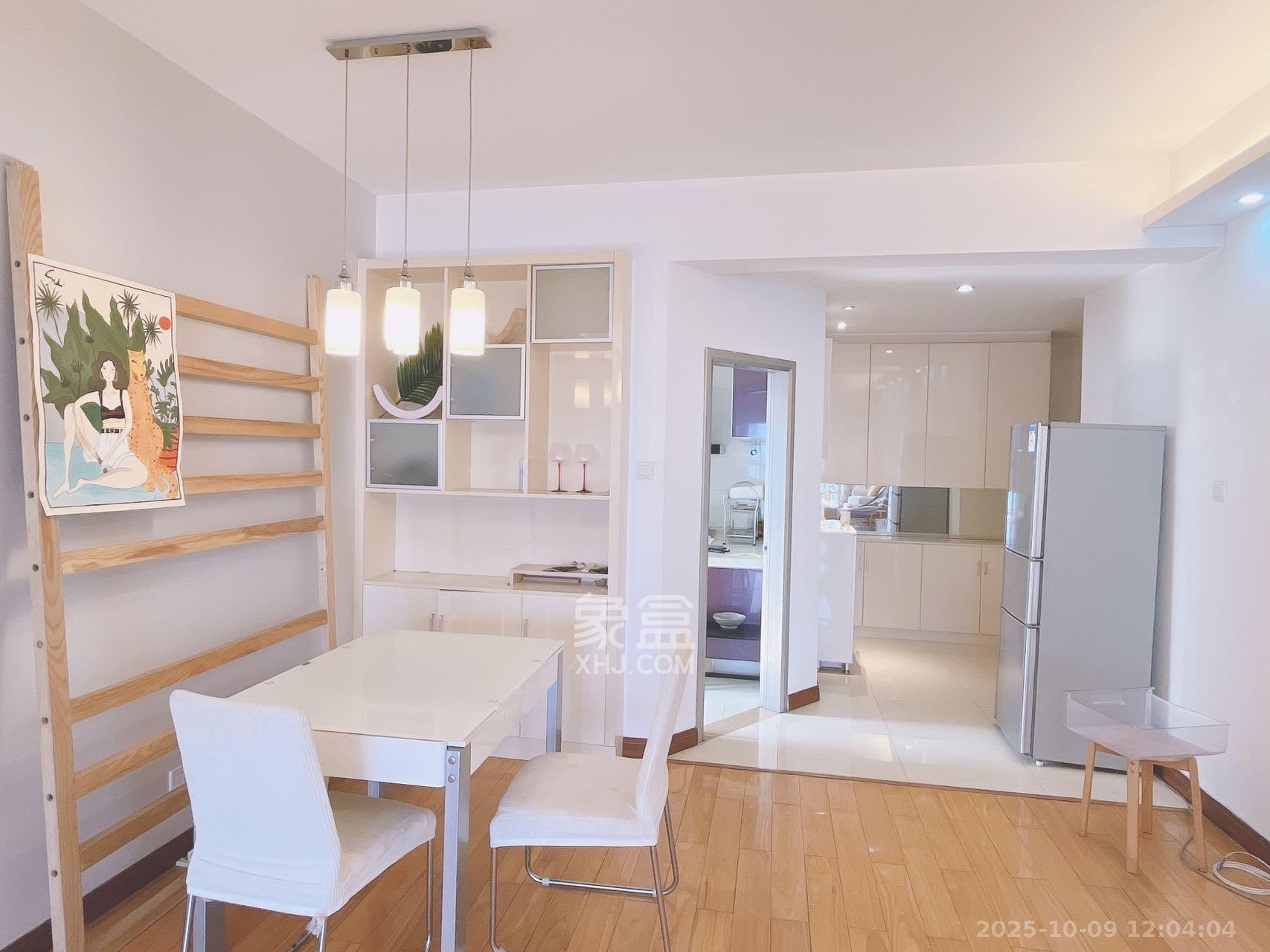 滨江金座  3室2厅2卫    3500.0元/月 滨江金座  3室2厅2卫    3500.0元/月室内图