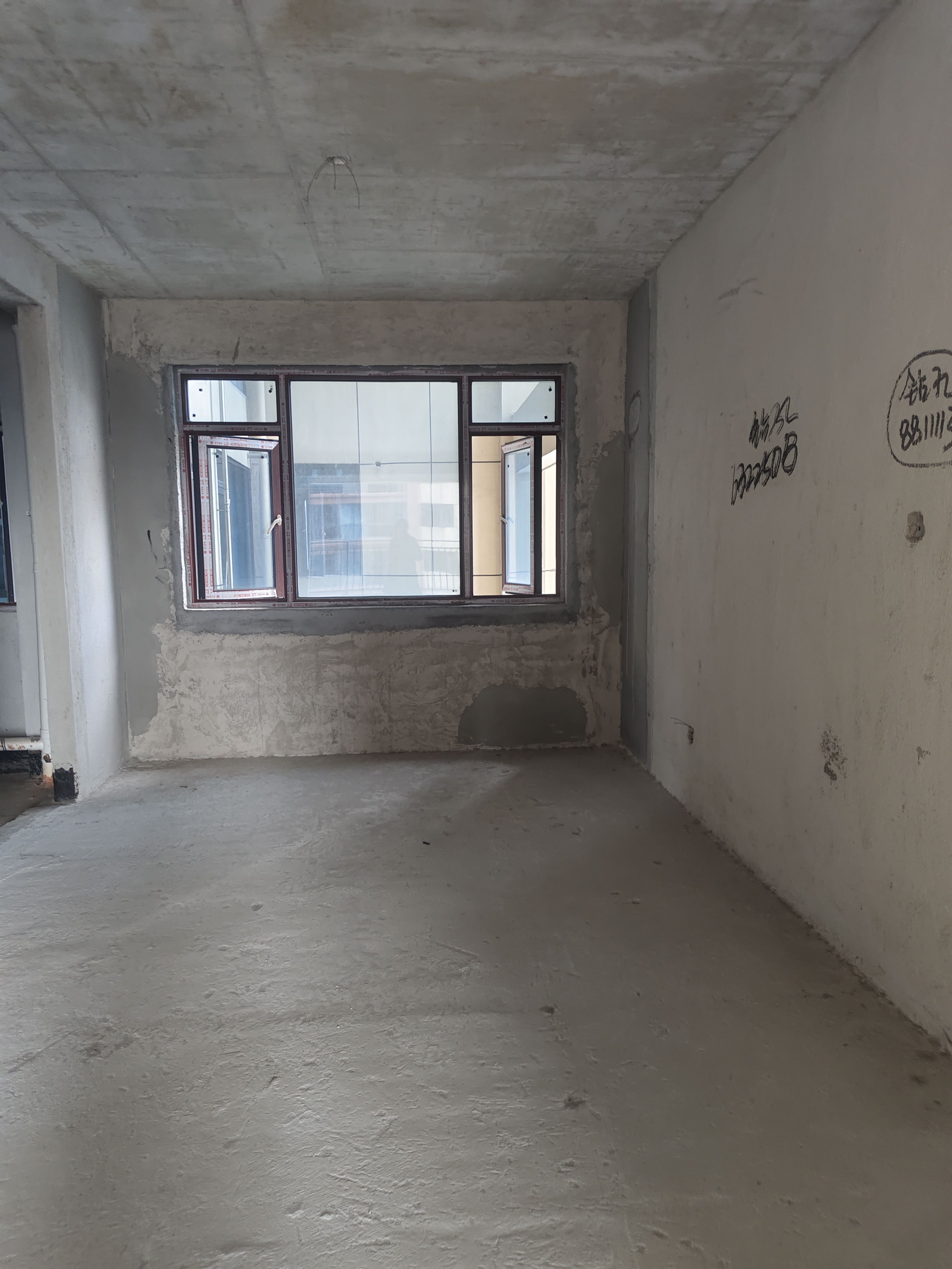 石化大院 4室2厅2卫 95.8万 石化大院 4室2厅2卫 95.8万客厅