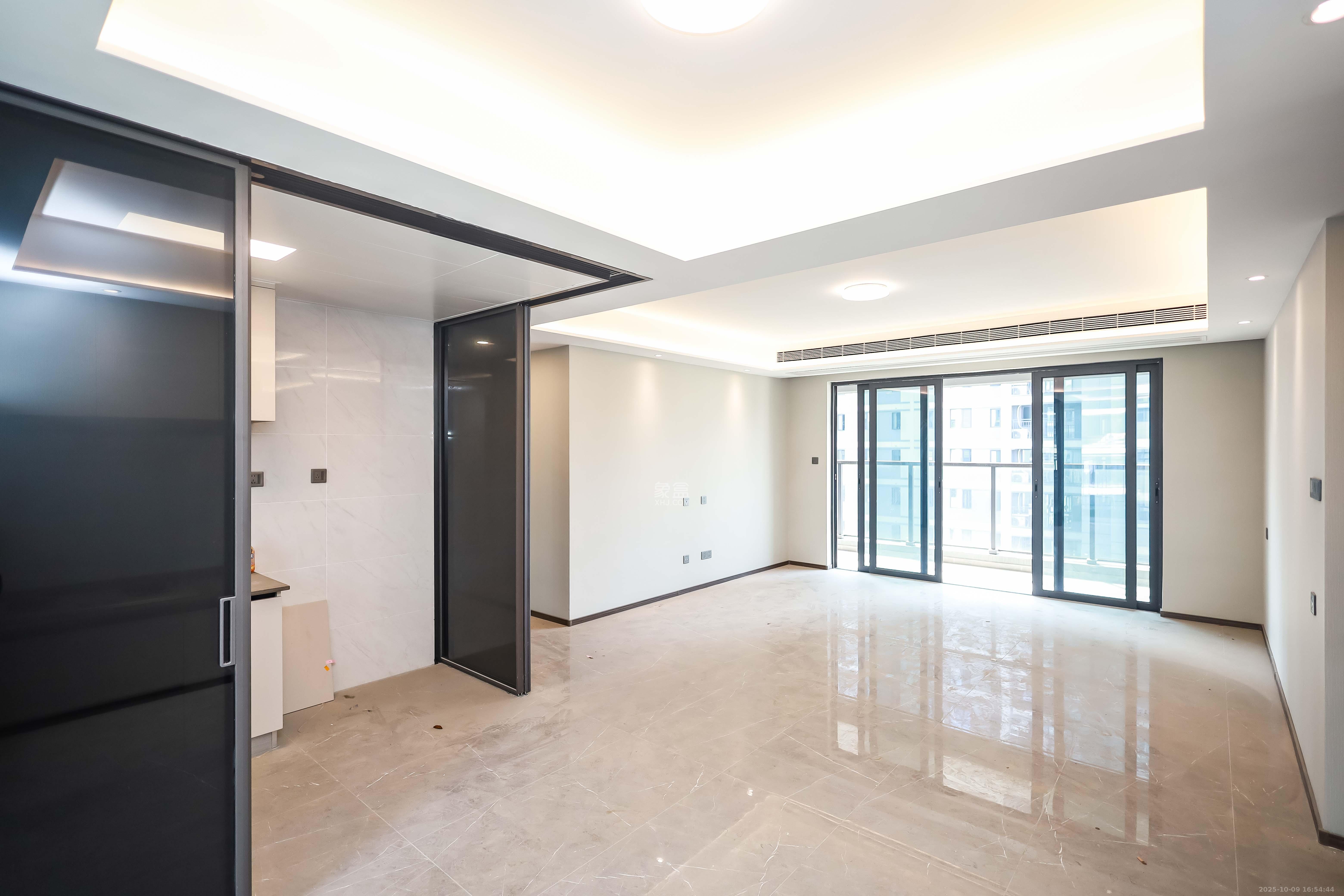 龙湖舜山府  4室2厅2卫    210.0万 龙湖舜山府  4室2厅2卫    210.0万客厅