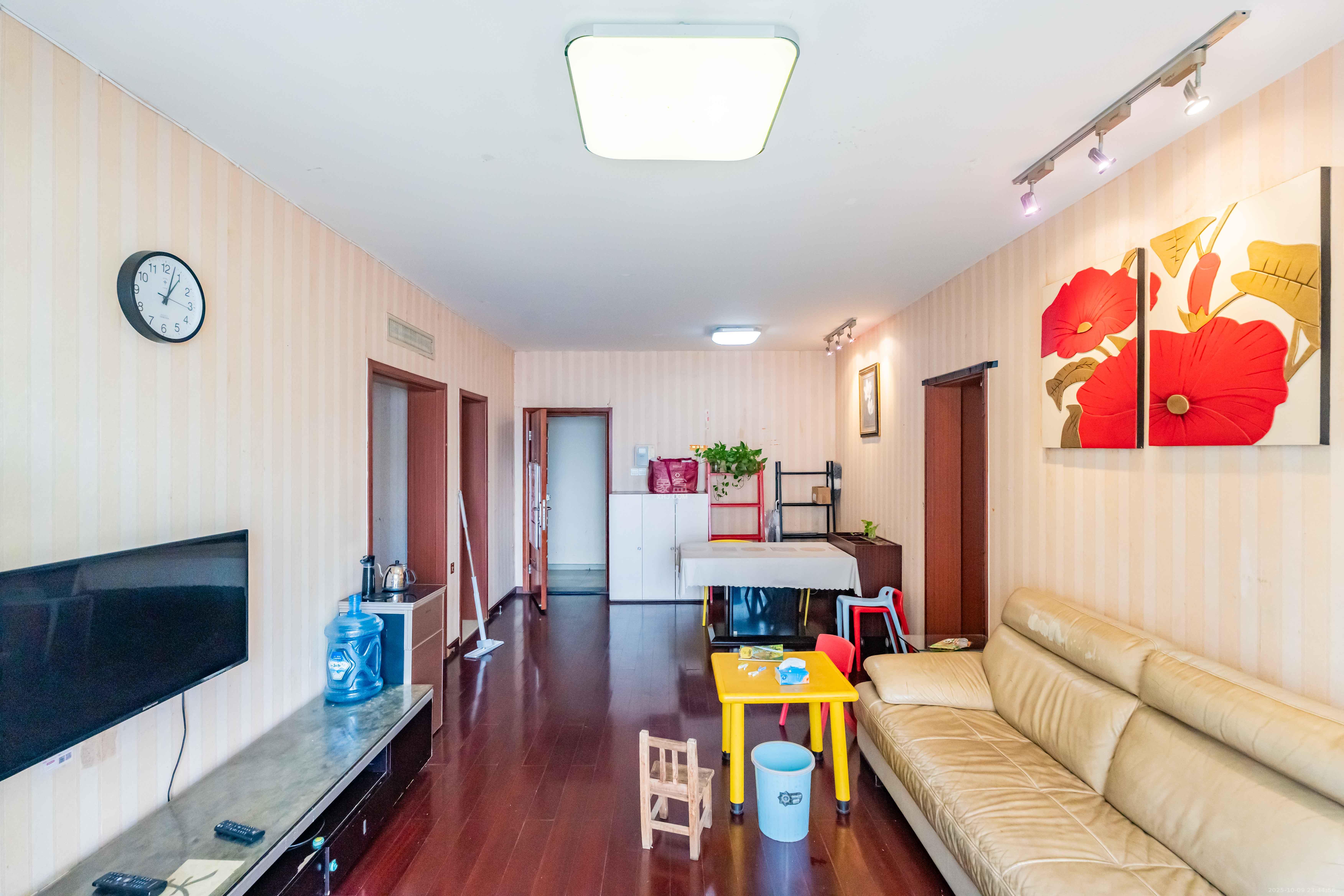 盛世美居荷园  2室2厅2卫    100.0万客厅