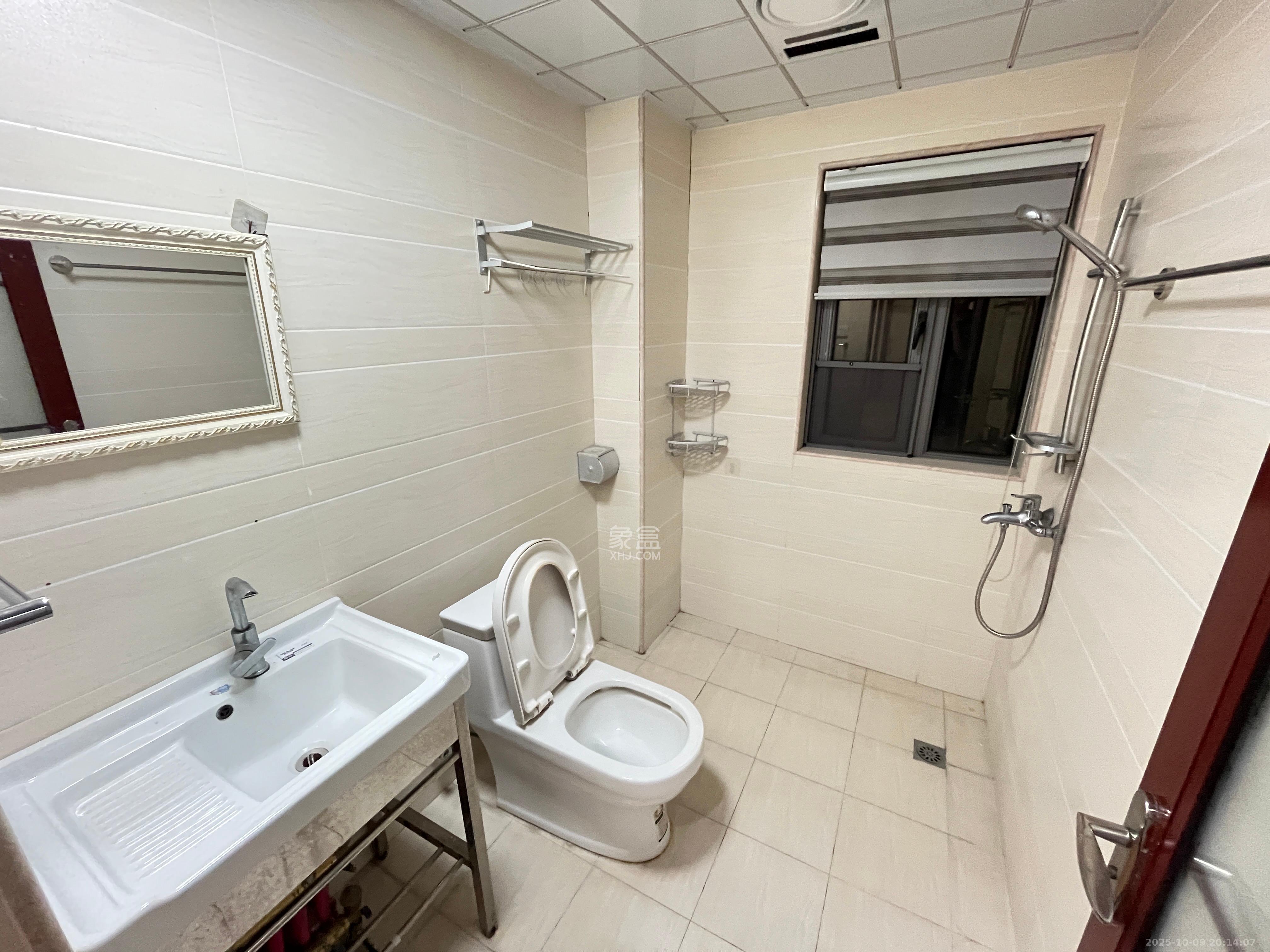 八方小区C区 3室2厅2卫 3500.0元/月 八方小区C区 3室2厅2卫 3500.0元/月室内图