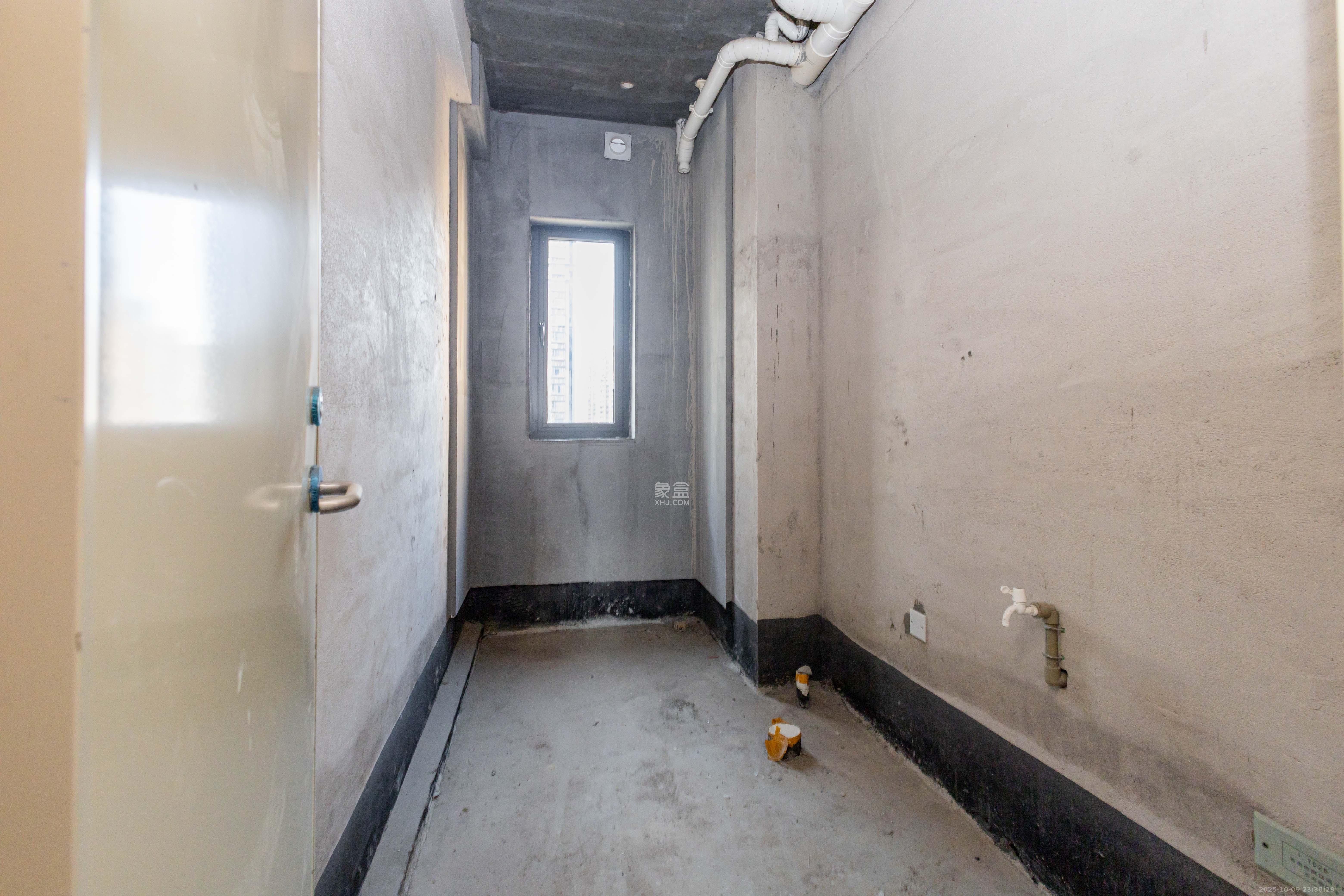 恒大江湾 3室1厅2卫 110.0万 恒大江湾 3室1厅2卫 110.0万卫生间