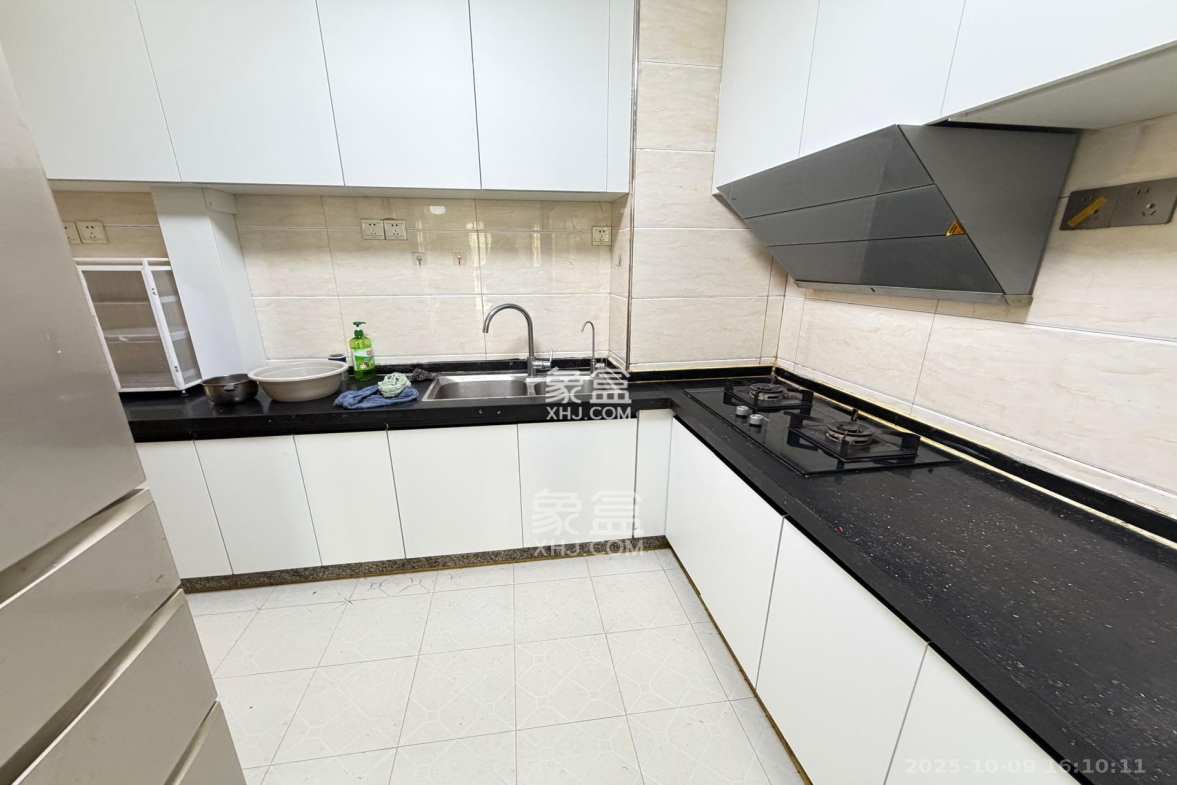 康斯丹郡(融程领秀佳园) 3室2厅2卫 2200.0元/月 康斯丹郡(融程领秀佳园) 3室2厅2卫 2200.0元/月室内图