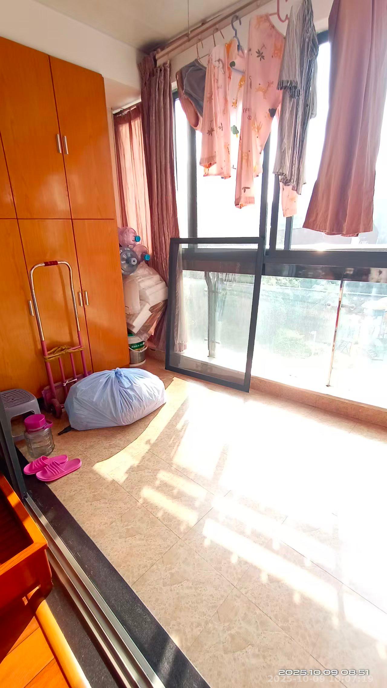 山水国际 3室2厅2卫 1600.0元/月 山水国际 3室2厅2卫 1600.0元/月室内图