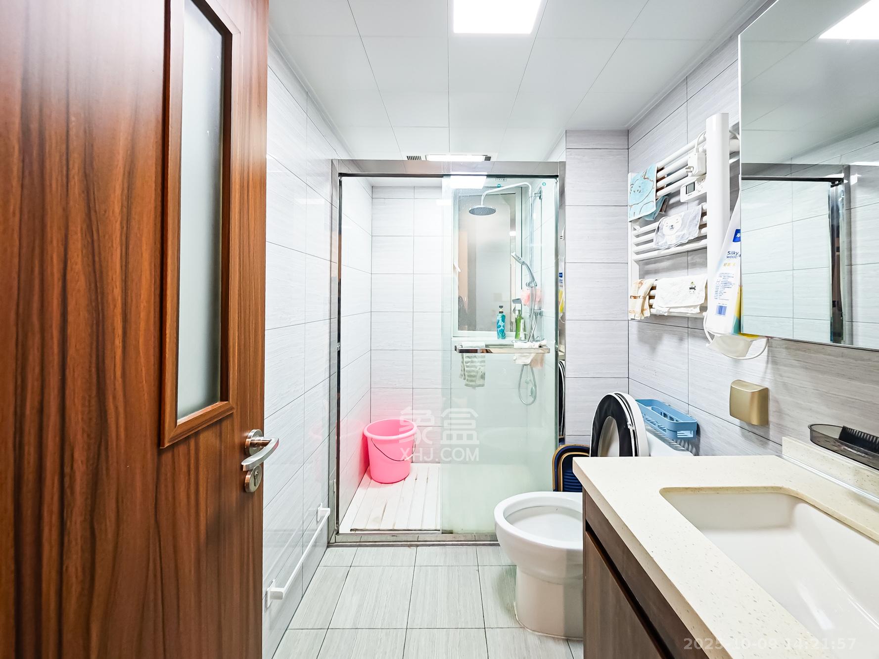 中欣楚天御府E区  3室2厅2卫    140.0万卫生间