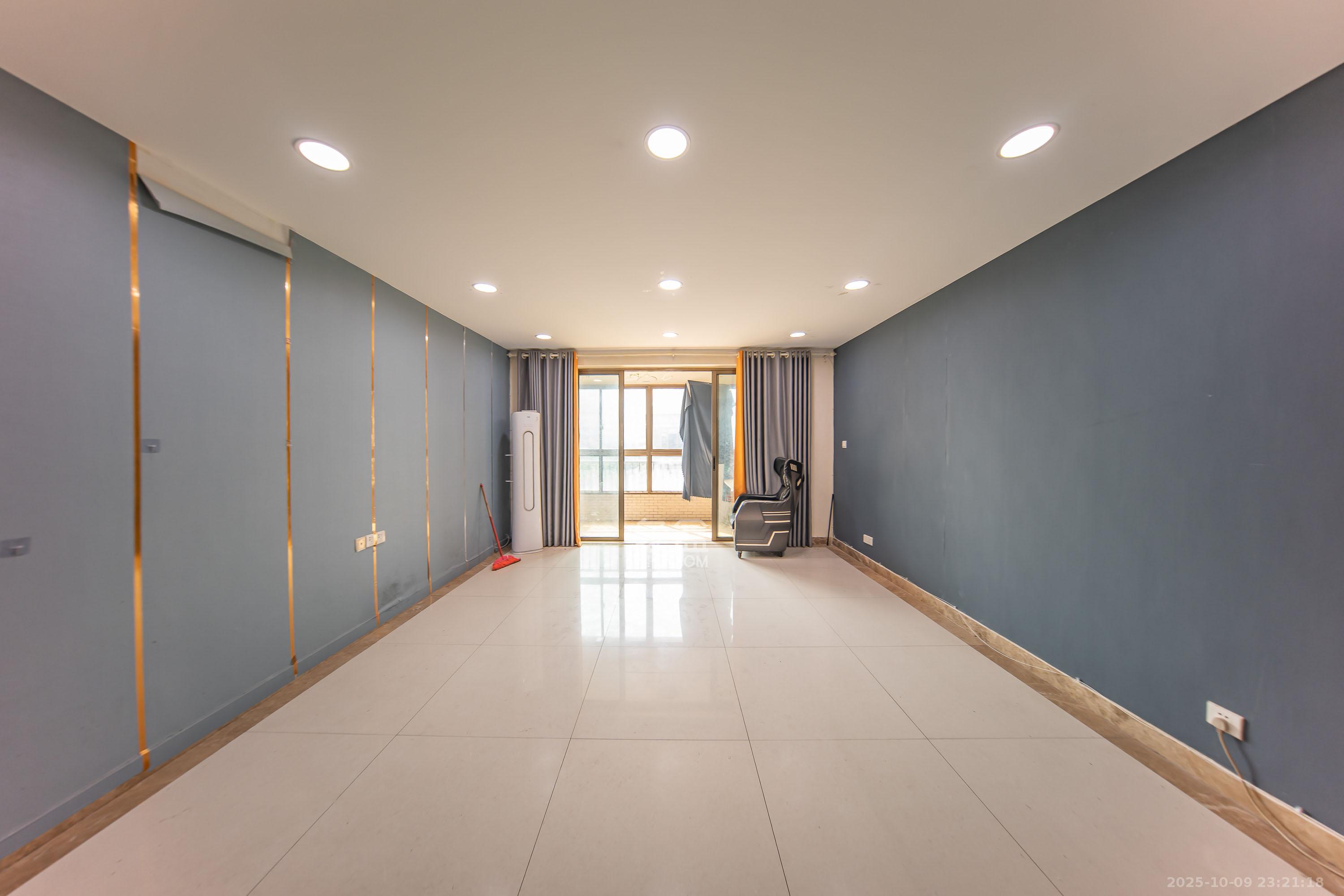 江山帝景雅典  1室2厅1卫    148.0万客厅