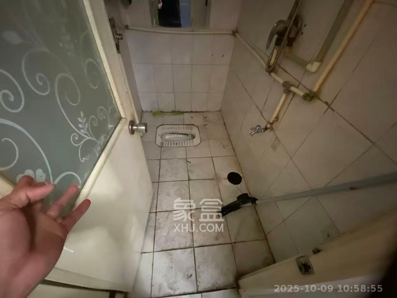 农机宿舍(省农机局大院宿舍) 1室1厅1卫 1000.0元/月 农机宿舍(省农机局大院宿舍) 1室1厅1卫 1000.0元/月室内图