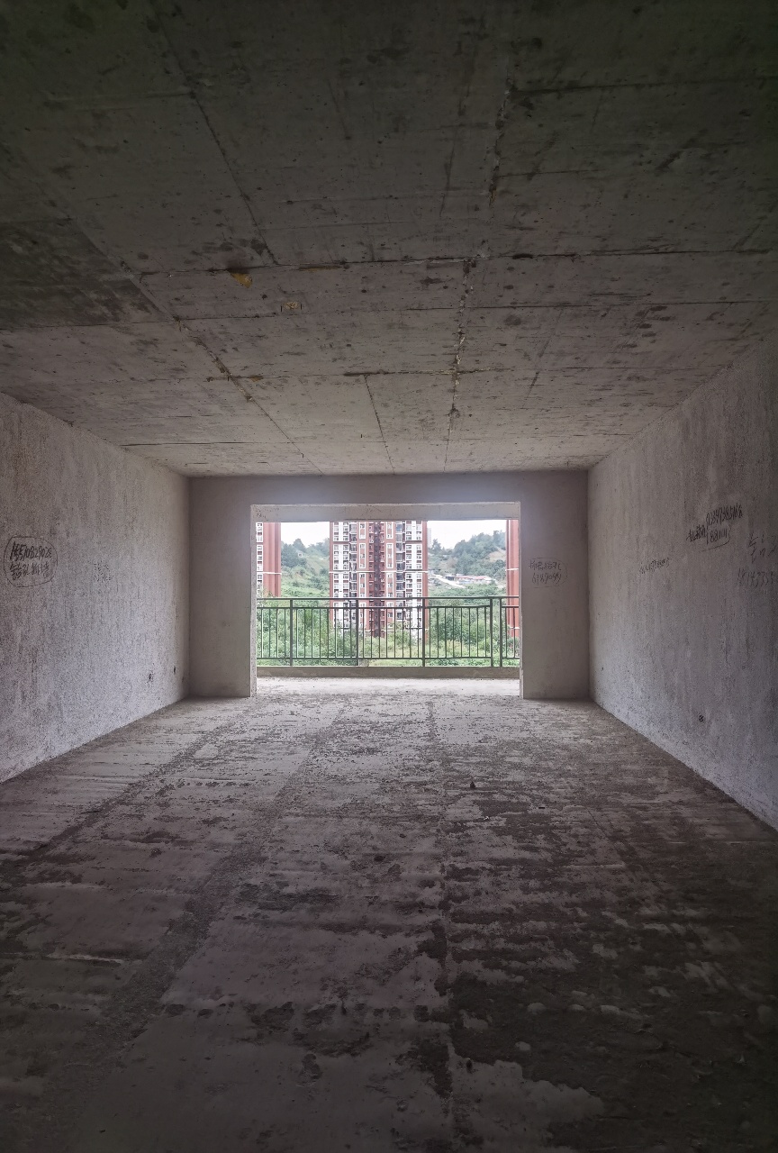 和泰嘉园(区税务局家属楼) 4室2厅2卫 115.8万 和泰嘉园(区税务局家属楼) 4室2厅2卫 115.8万客厅