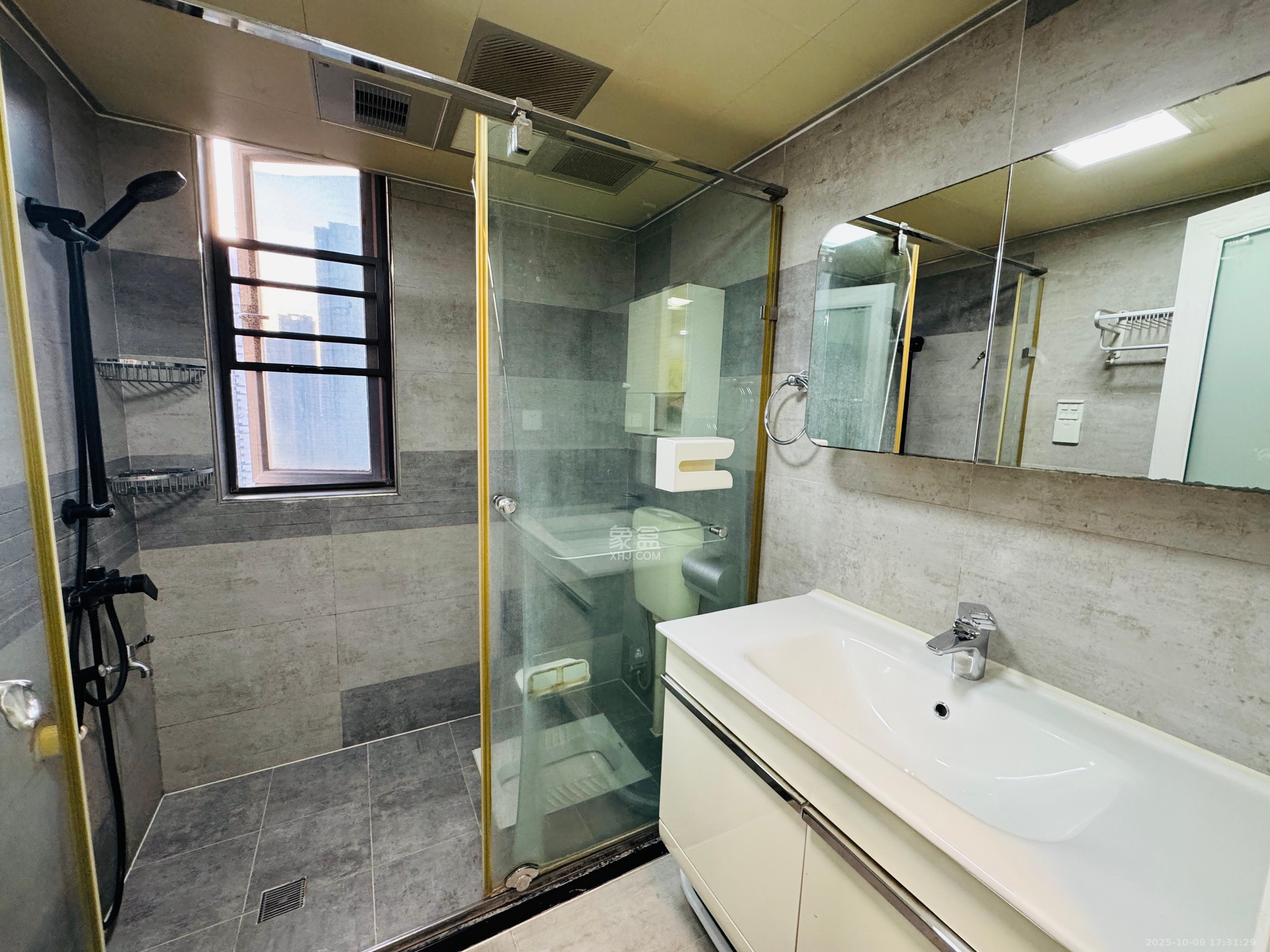 南山雍江汇(滨江国际新城) 3室2厅1卫 3500.0元/月 南山雍江汇(滨江国际新城) 3室2厅1卫 3500.0元/月室内图