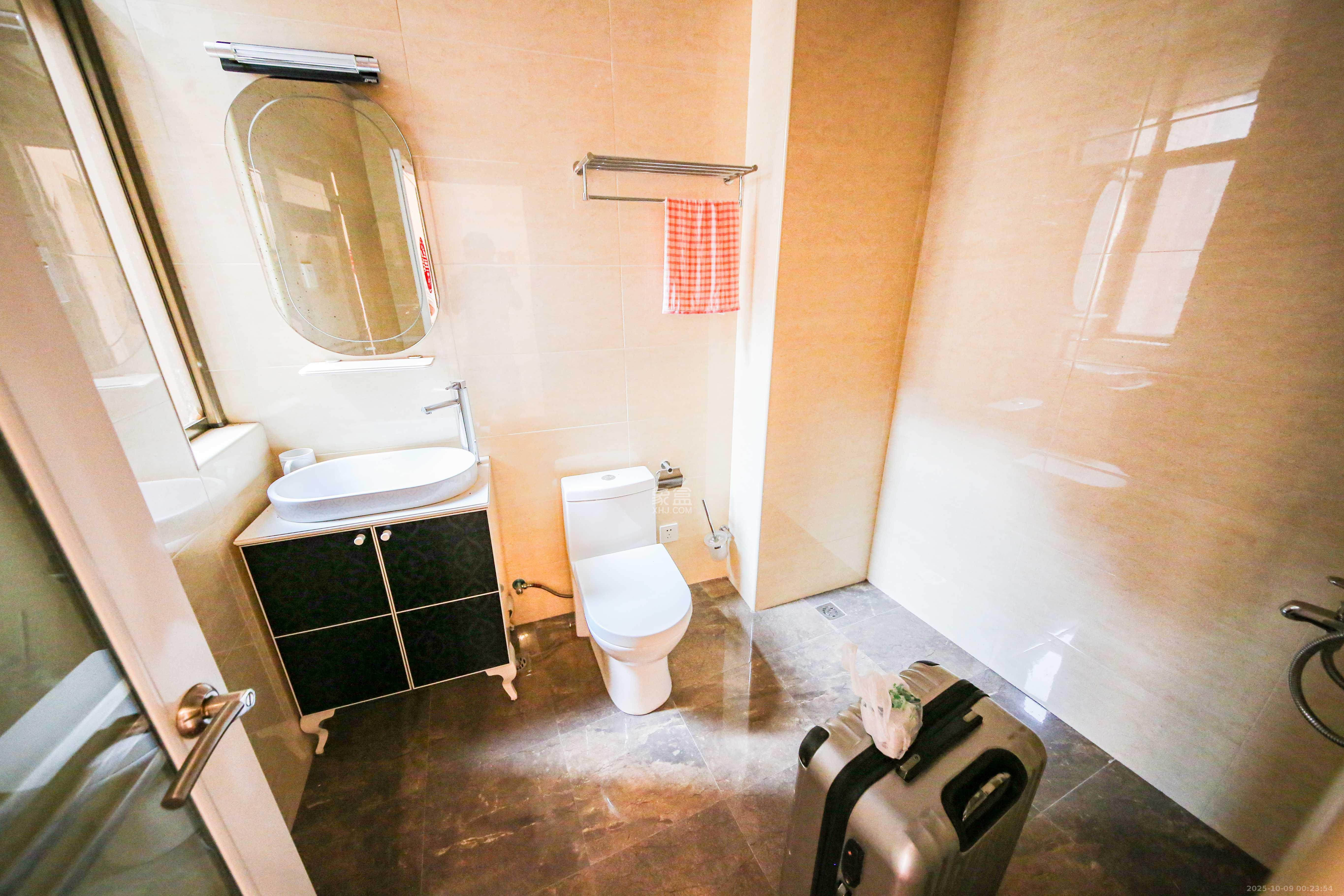 富兴嘉城(富兴汇中央)  4室2厅2卫    215.0万 富兴嘉城(富兴汇中央)  4室2厅2卫    215.0万卫生间