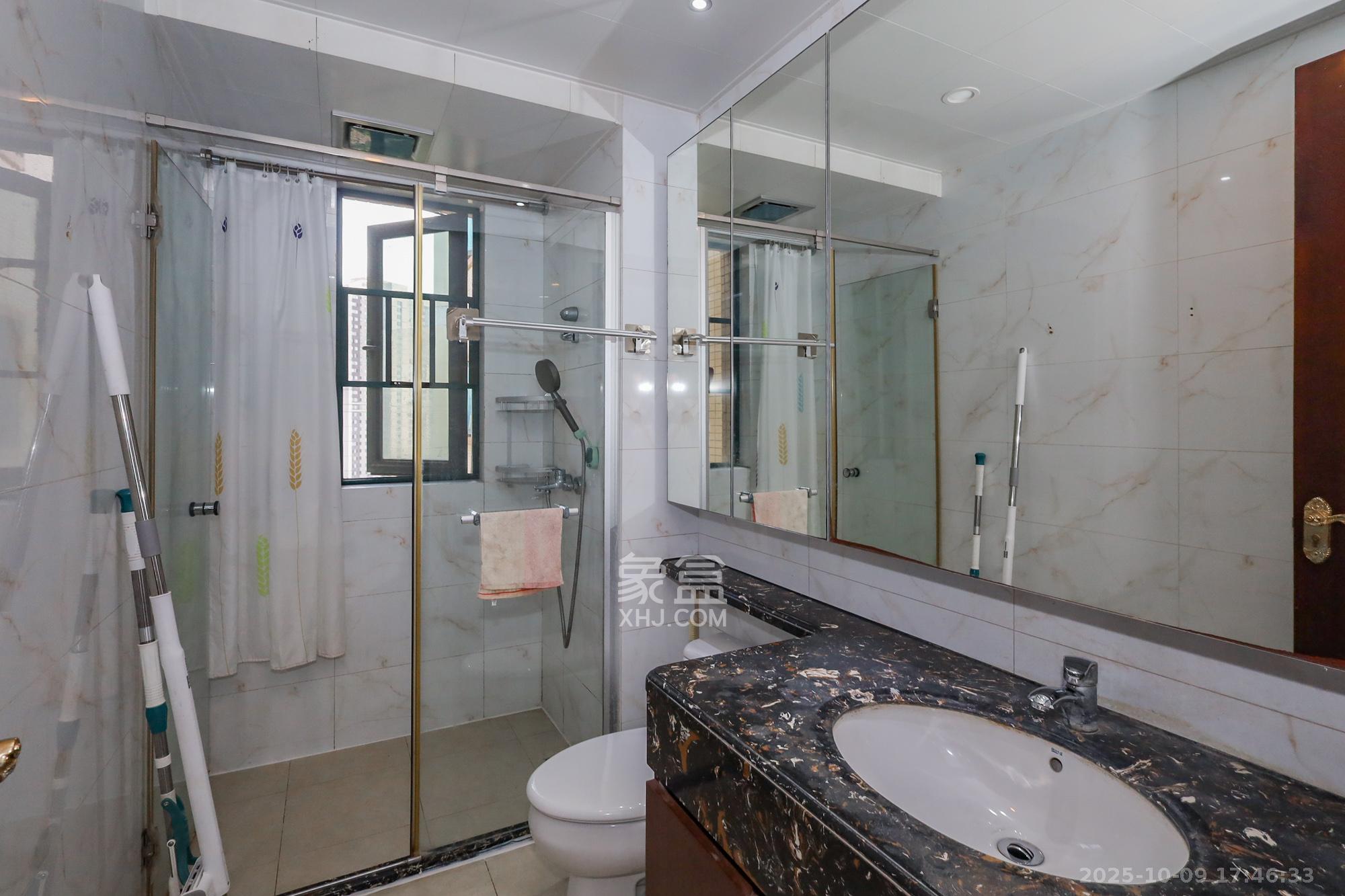 恒大御景湾  3室2厅1卫    135.0万卫生间