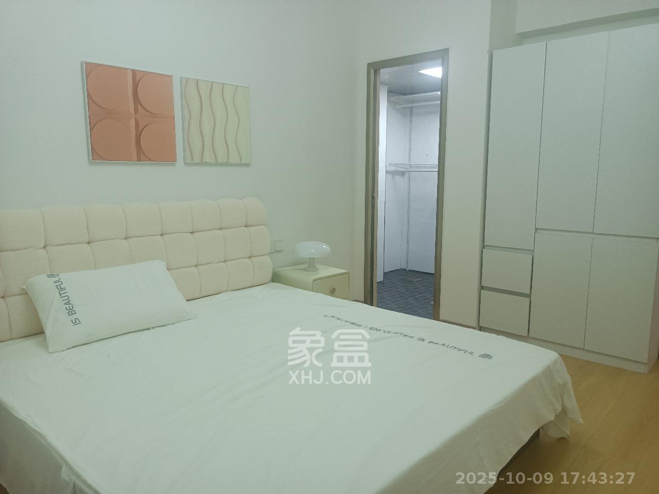 山水华景  3室2厅2卫    3680.0元/月室内图