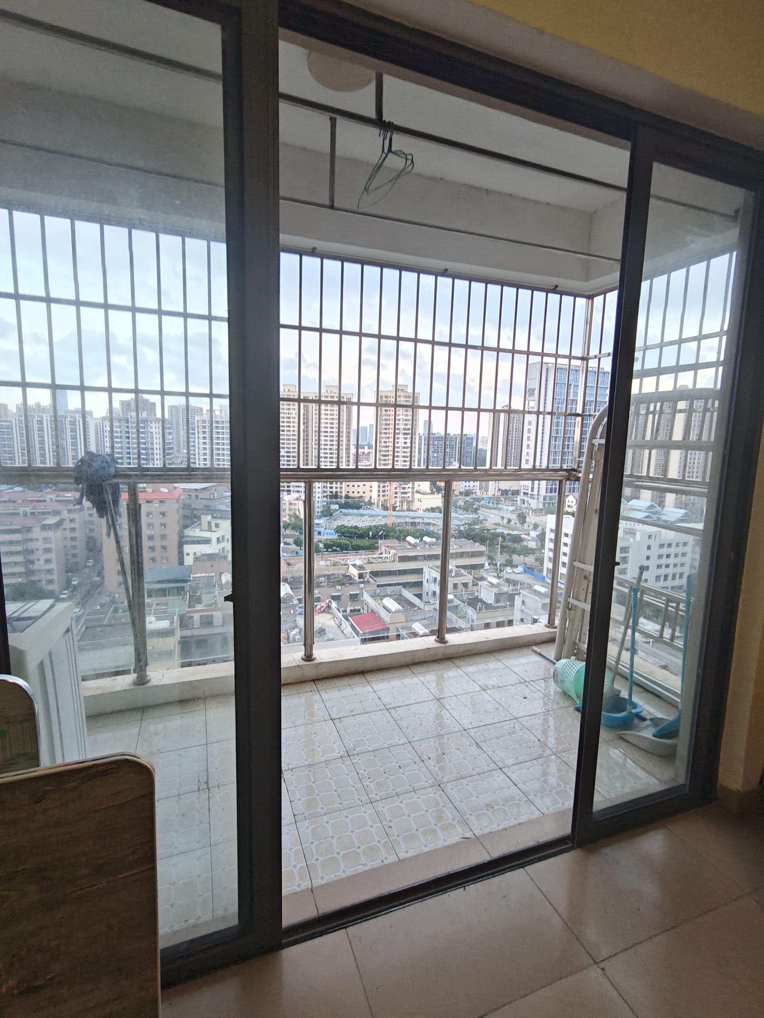 海侨花园  3室2厅1卫    2700.0元/月 海侨花园  3室2厅1卫    2700.0元/月室内图