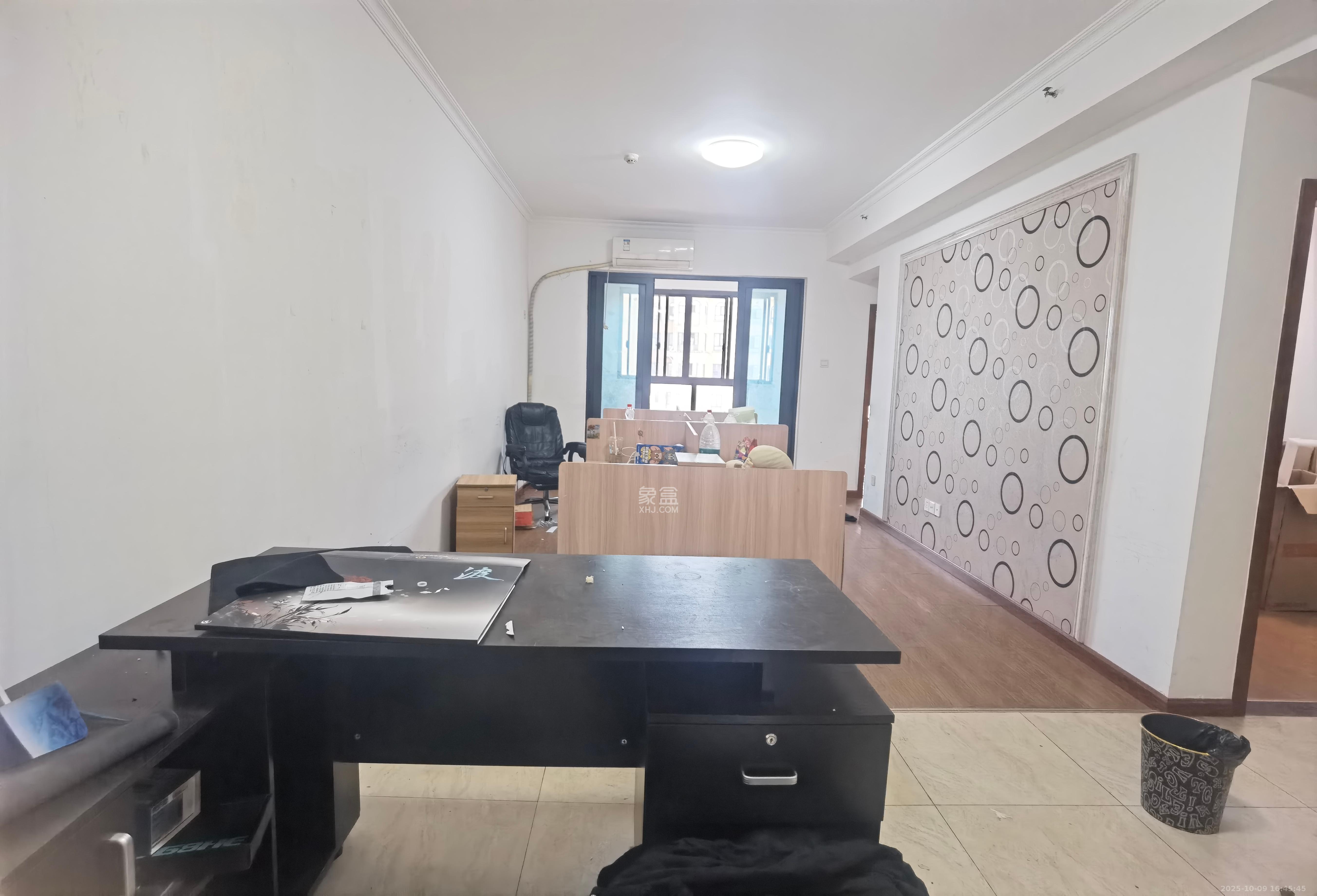 中信凯旋蓝岸(中信新城三期) 3室2厅1卫 1800.0元/月 中信凯旋蓝岸(中信新城三期) 3室2厅1卫 1800.0元/月室内图