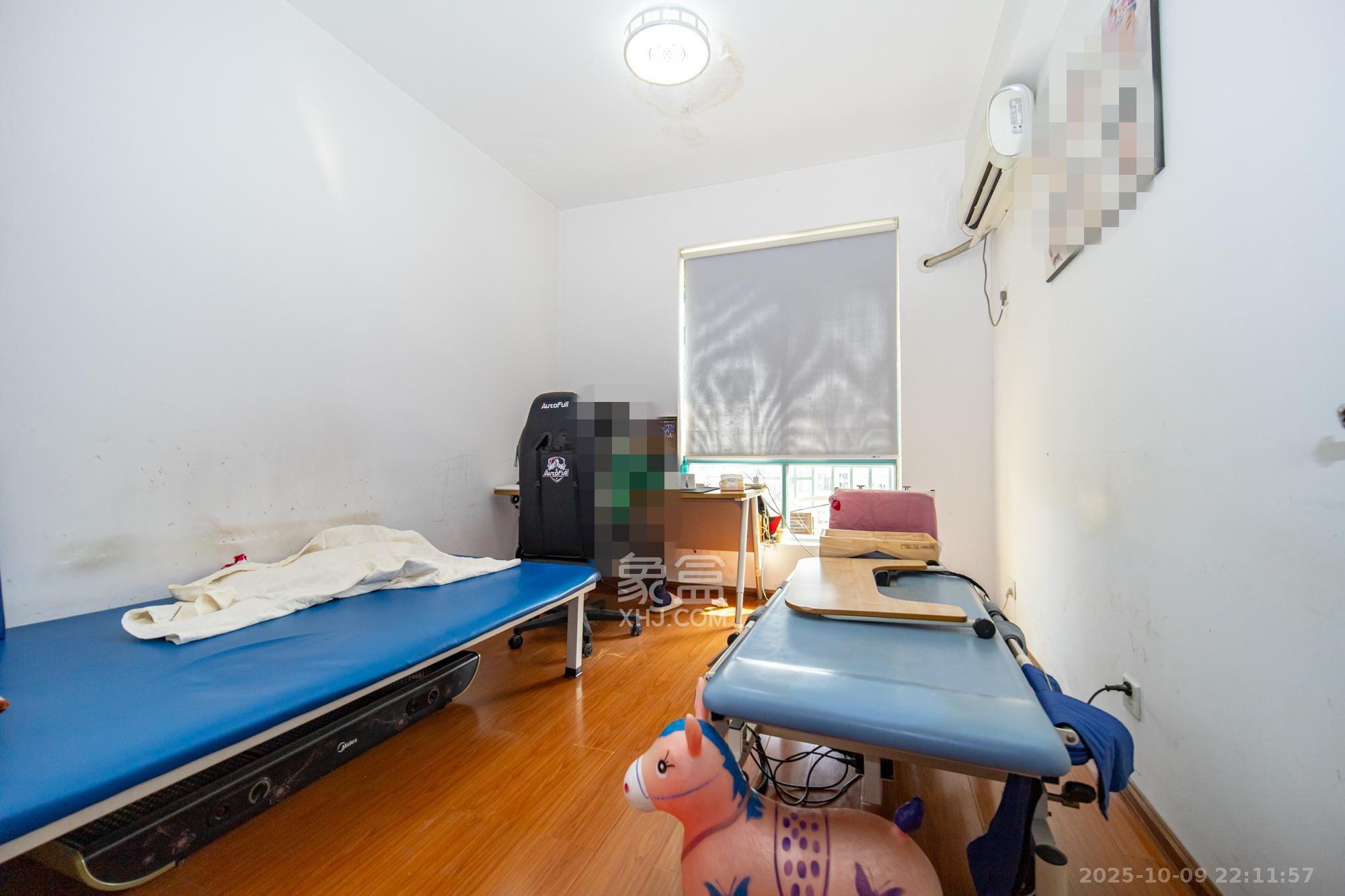 圣爵菲斯  4室2厅1卫    188.0万 圣爵菲斯  4室2厅1卫    188.0万卧室