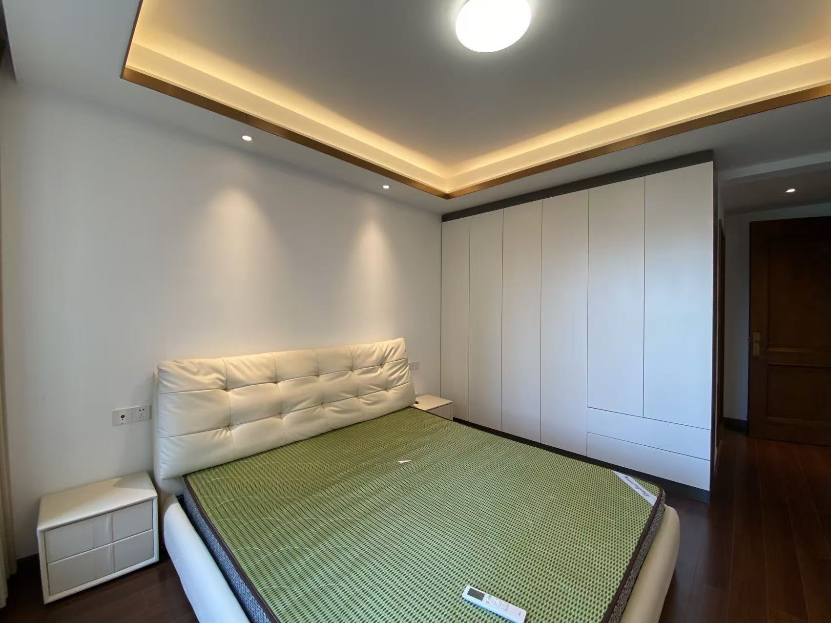 荣盛碧桂园铂悦府  3室2厅2卫    2500.0元/月 荣盛碧桂园铂悦府  3室2厅2卫    2500.0元/月室内图