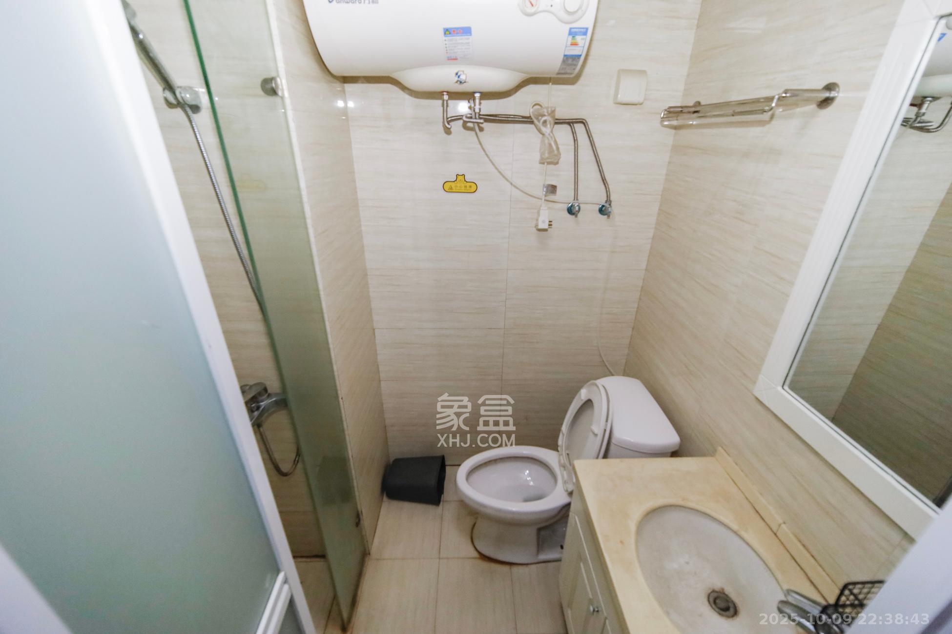 中建木莲工社  1室1厅1卫    22.0万卫生间