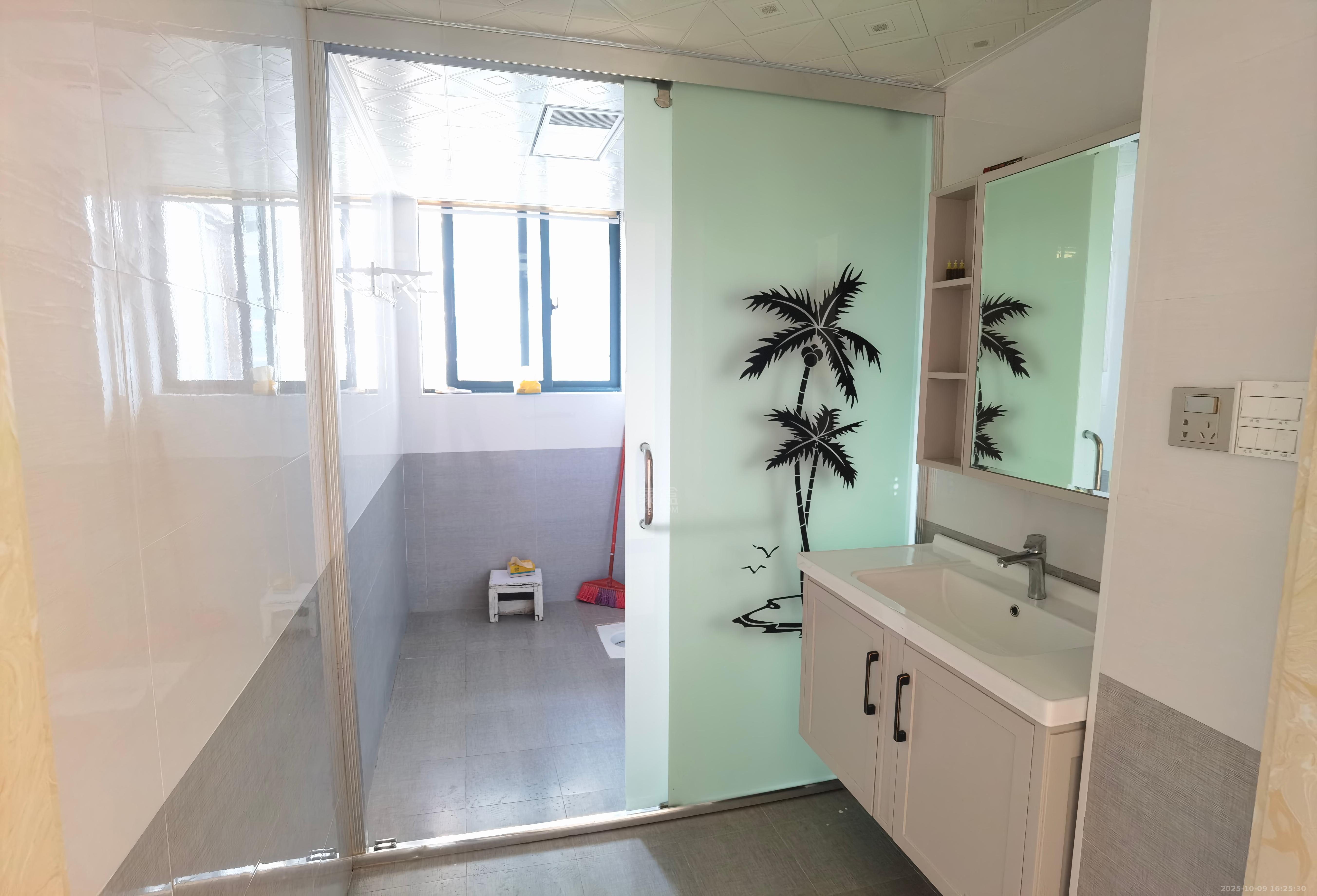 湖景名城 3室2厅2卫 2500.0元/月 湖景名城 3室2厅2卫 2500.0元/月室内图