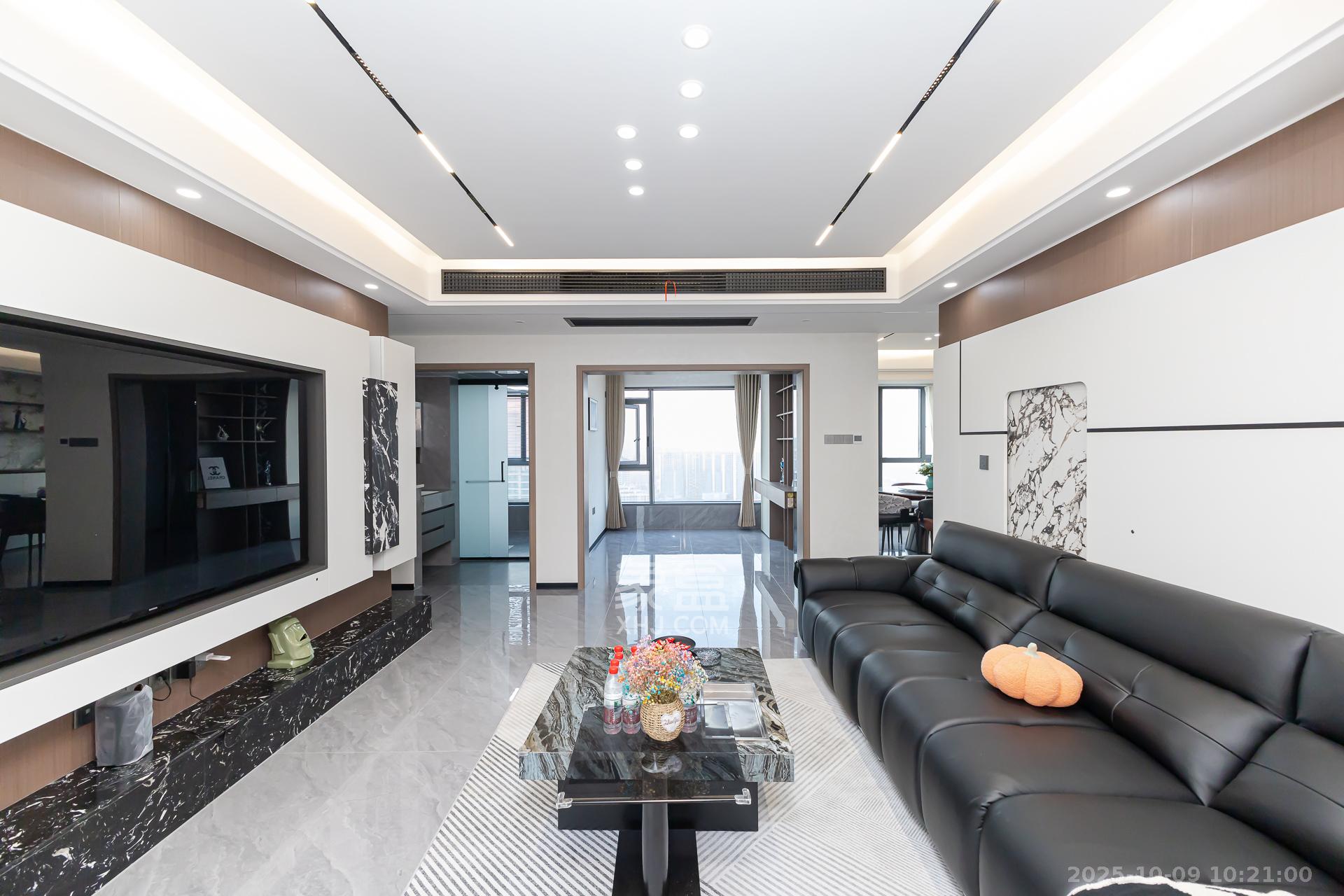 勤诚达新界  5室2厅2卫    119.8万客厅