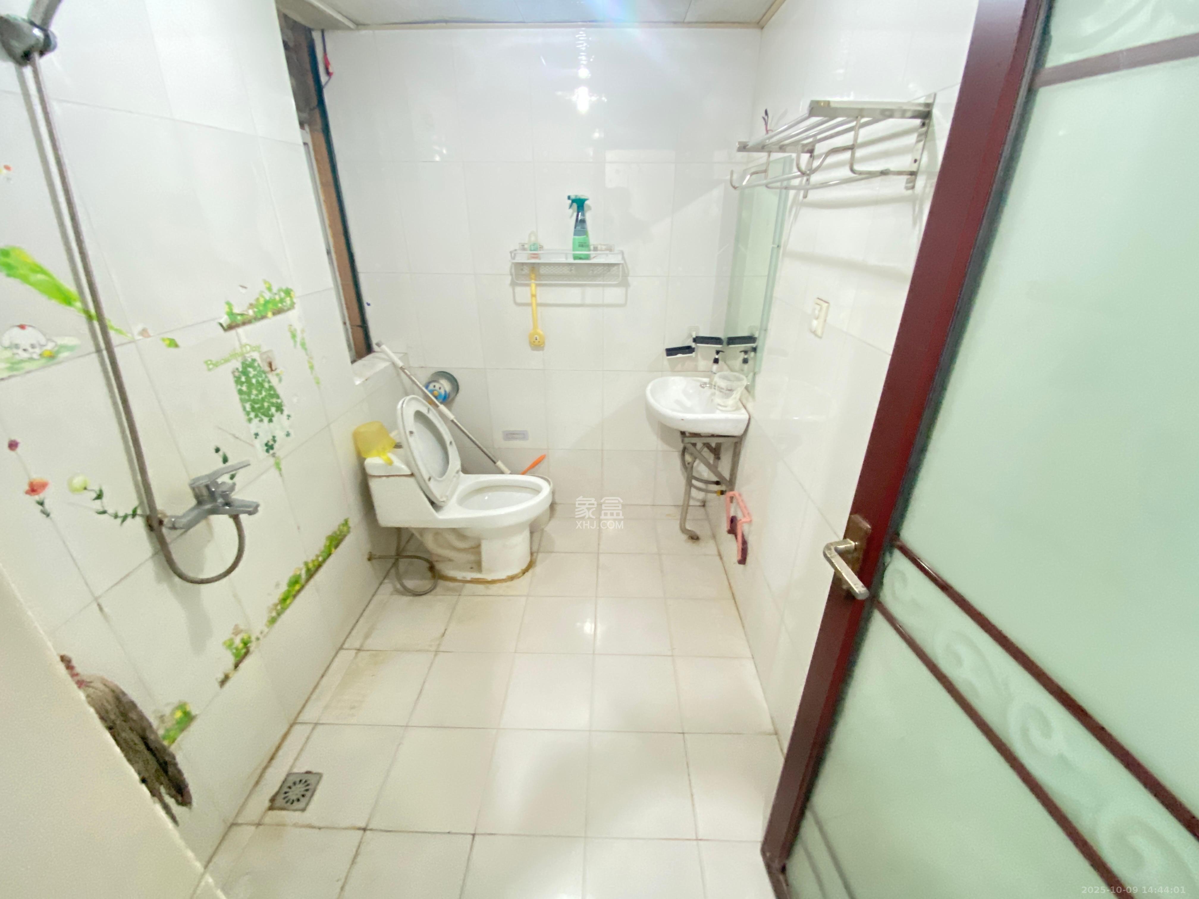 华盛家园 3室2厅2卫 2100.0元/月 华盛家园 3室2厅2卫 2100.0元/月室内图