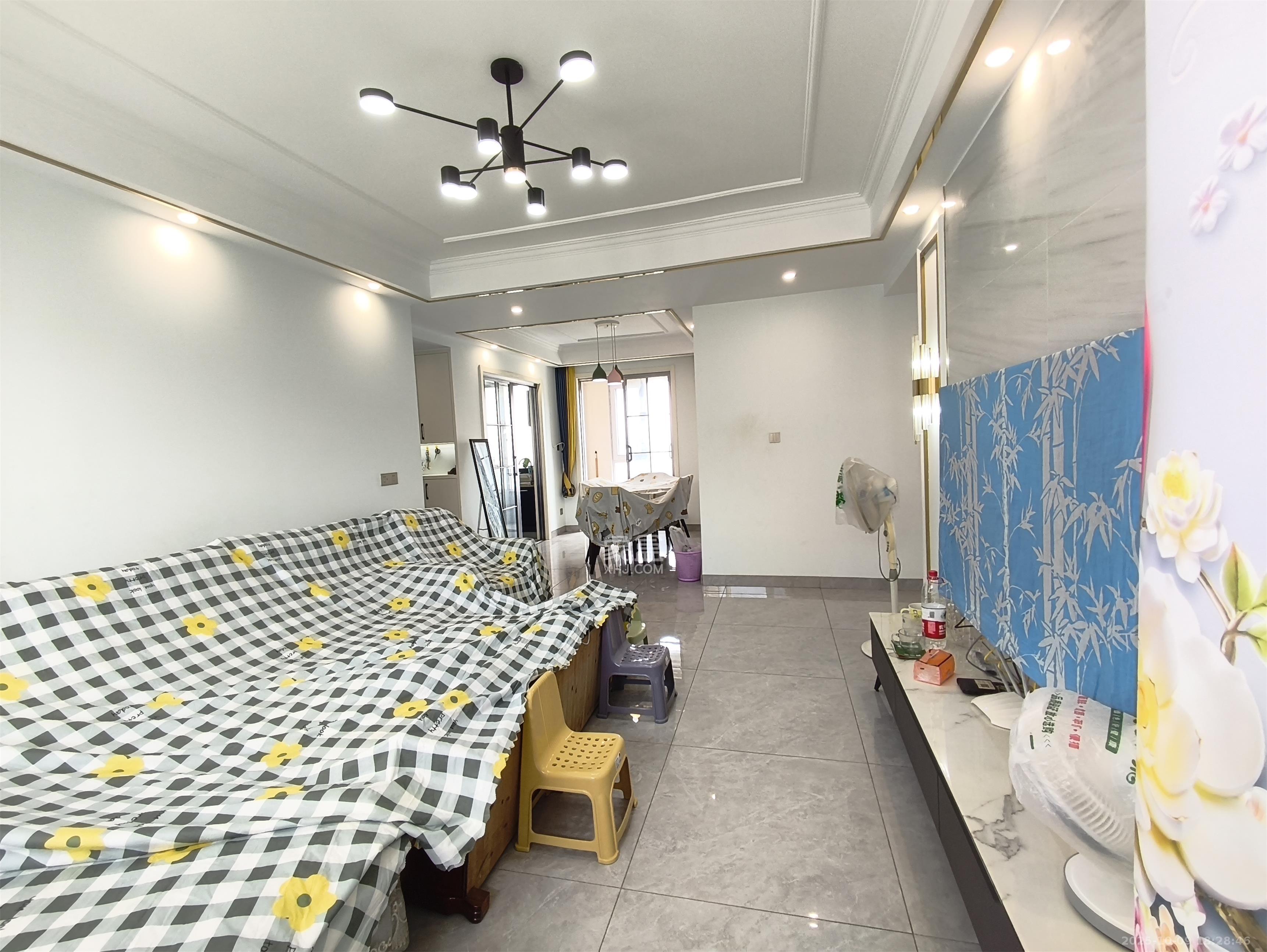 长房半岛蓝湾（观山月）  3室2厅1卫    2300.0元/月室内图