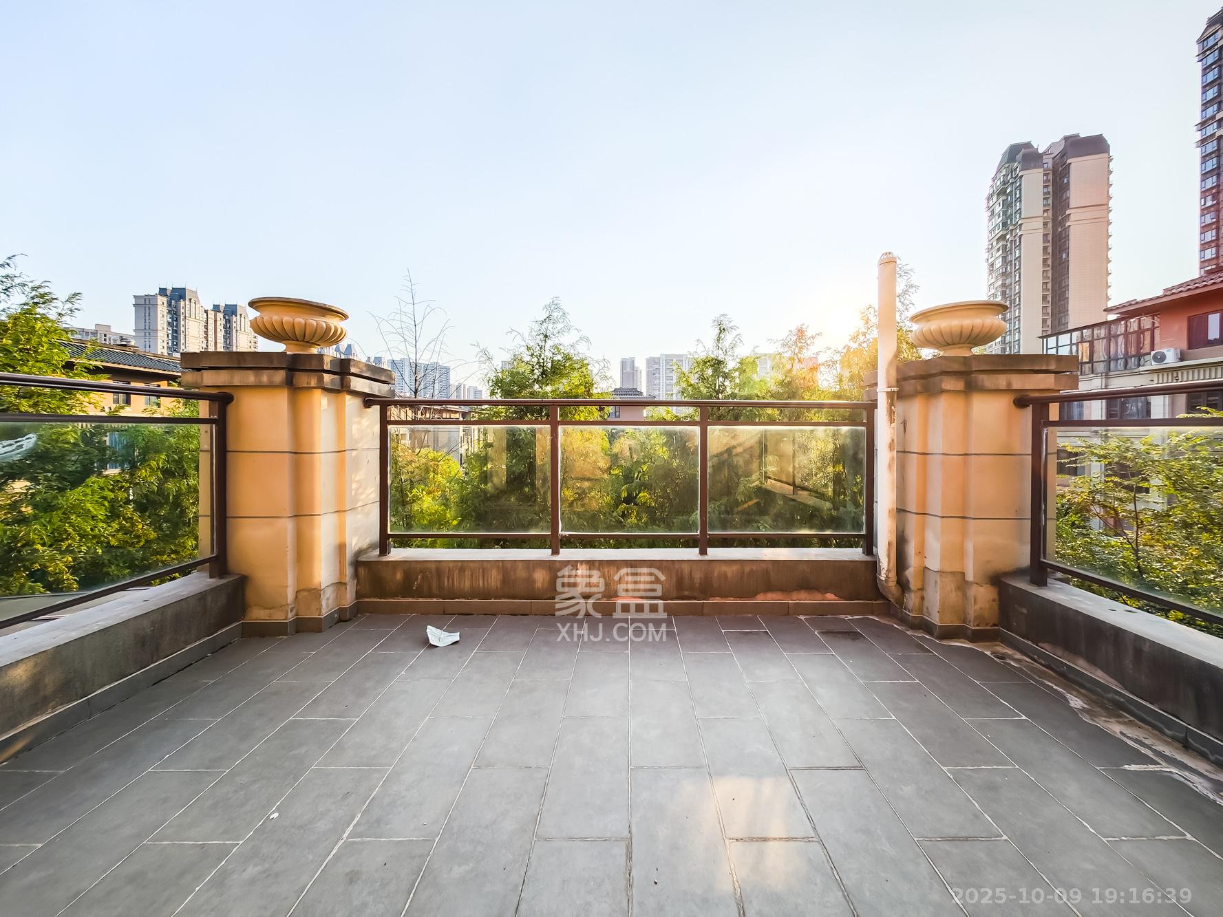 恒大御景天下城一期  4室2厅3卫    268.0万其他