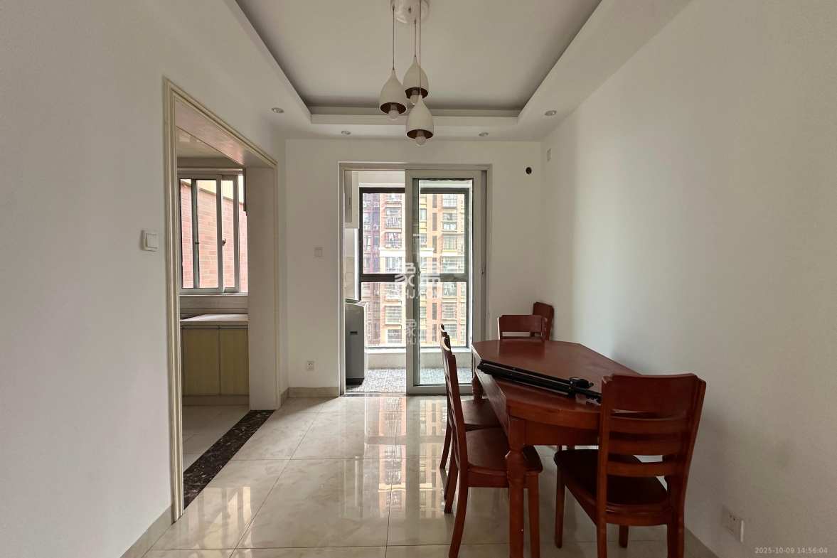 新城国际花都  3室2厅2卫    1800.0元/月 新城国际花都  3室2厅2卫    1800.0元/月室内图