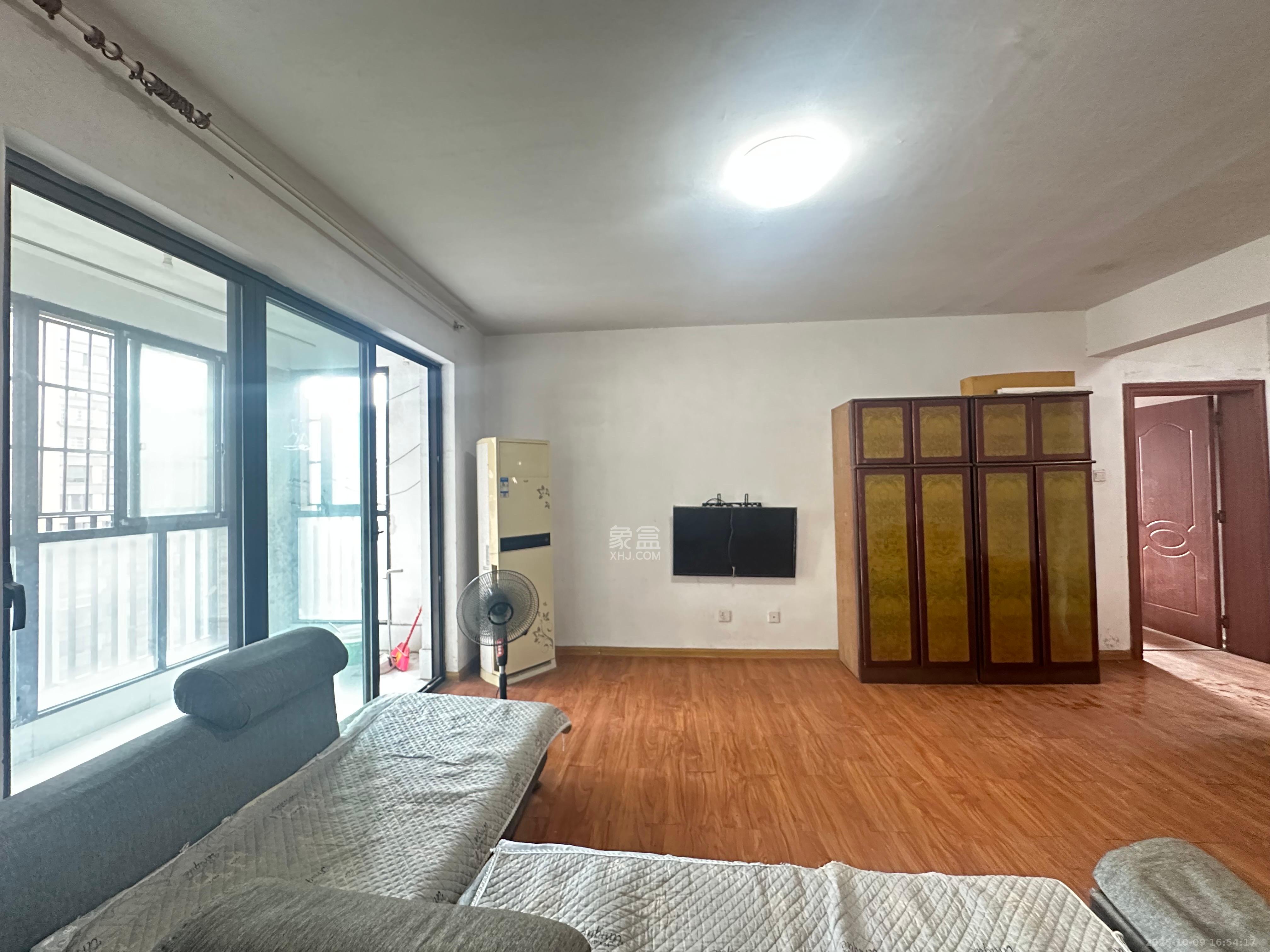 华润凤凰城三期  3室2厅2卫    2000.0元/月室内图