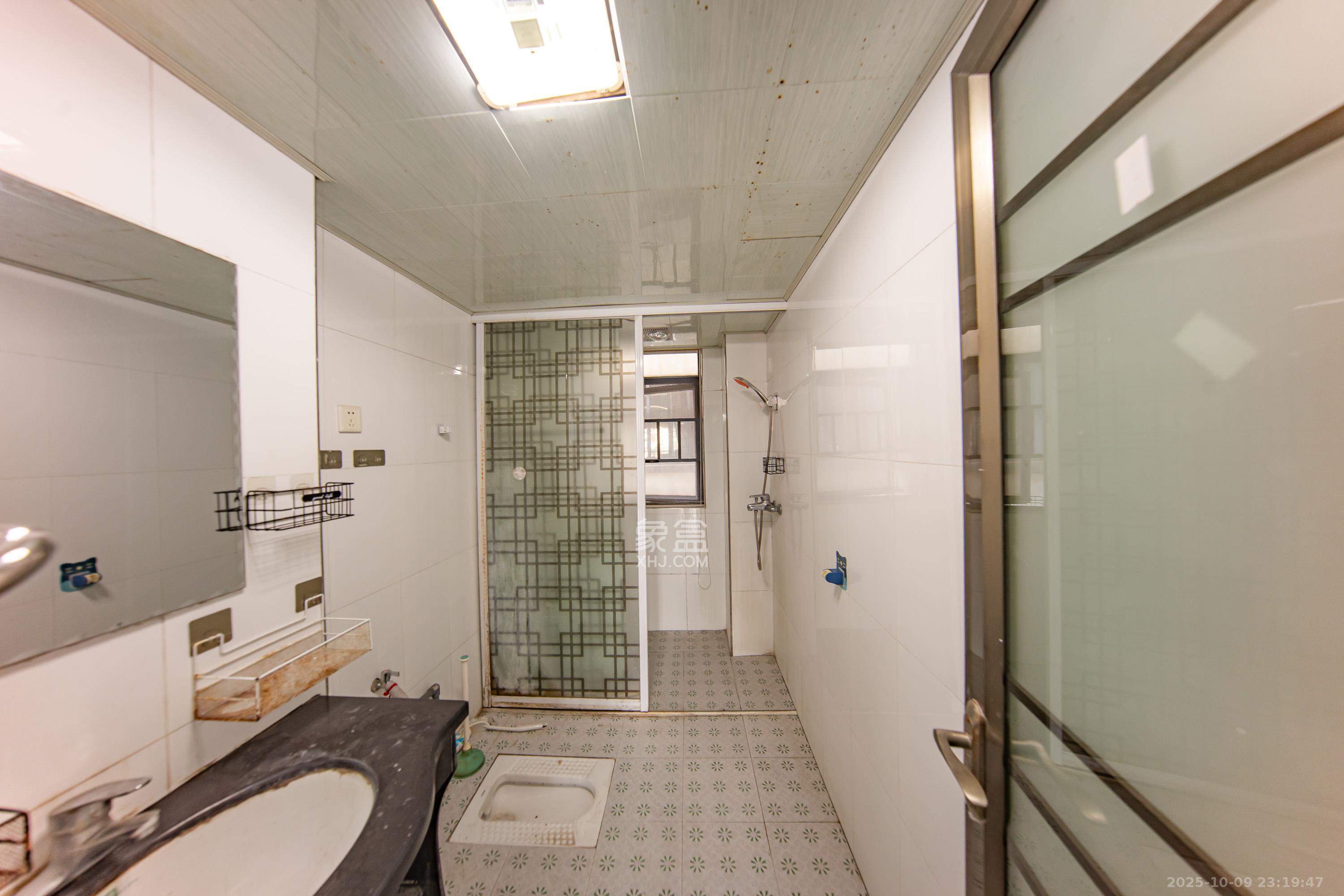 枫华府第 3室2厅2卫 68.0万 枫华府第 3室2厅2卫 68.0万卫生间