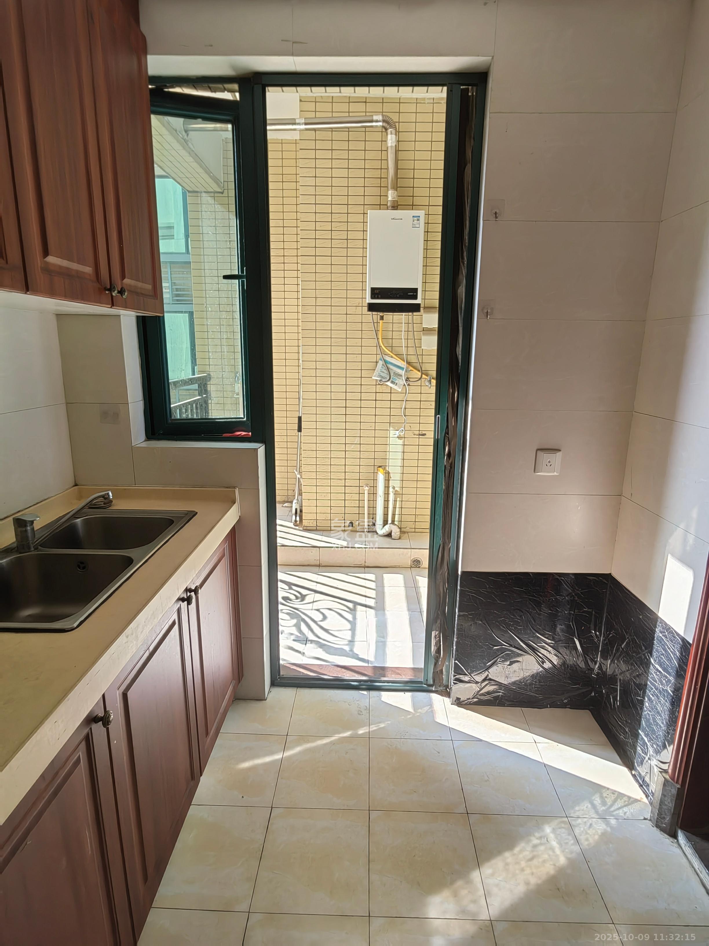 恒大城 3室2厅1卫 2200.0元/月 恒大城 3室2厅1卫 2200.0元/月室内图