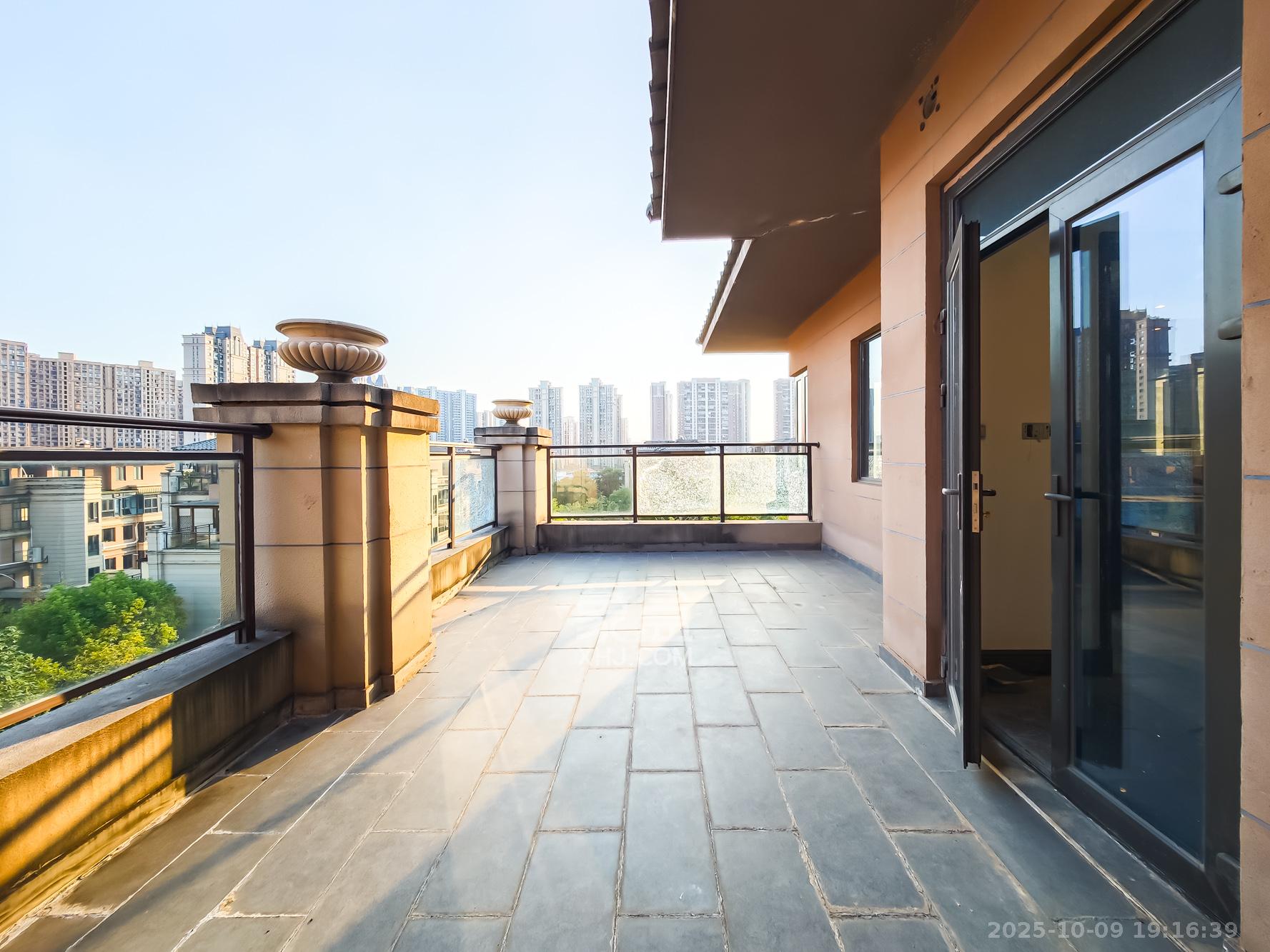 恒大御景天下城一期  4室2厅3卫    268.0万其他