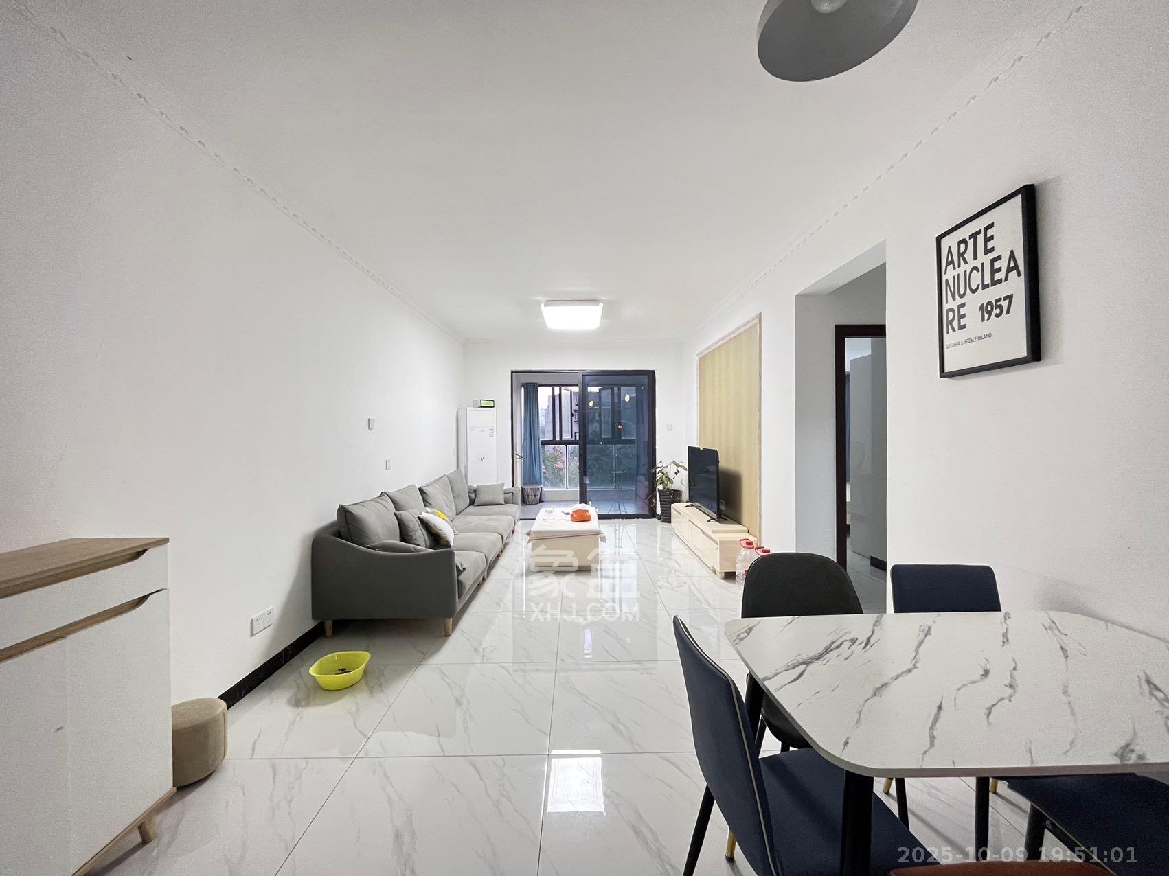 荣悦台 2室1厅1卫 3200.0元/月 荣悦台 2室1厅1卫 3200.0元/月室内图