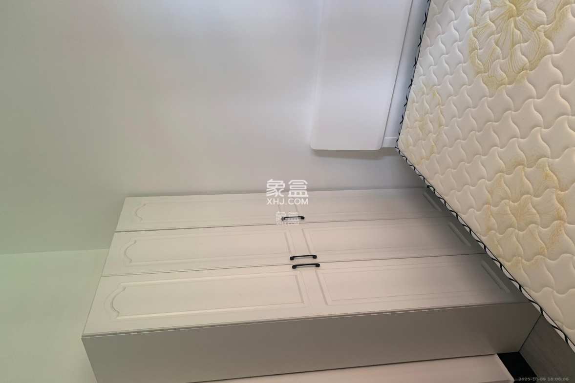 德润小区(丰升德润小区) 4室2厅2卫 3300.0元/月 德润小区(丰升德润小区) 4室2厅2卫 3300.0元/月室内图