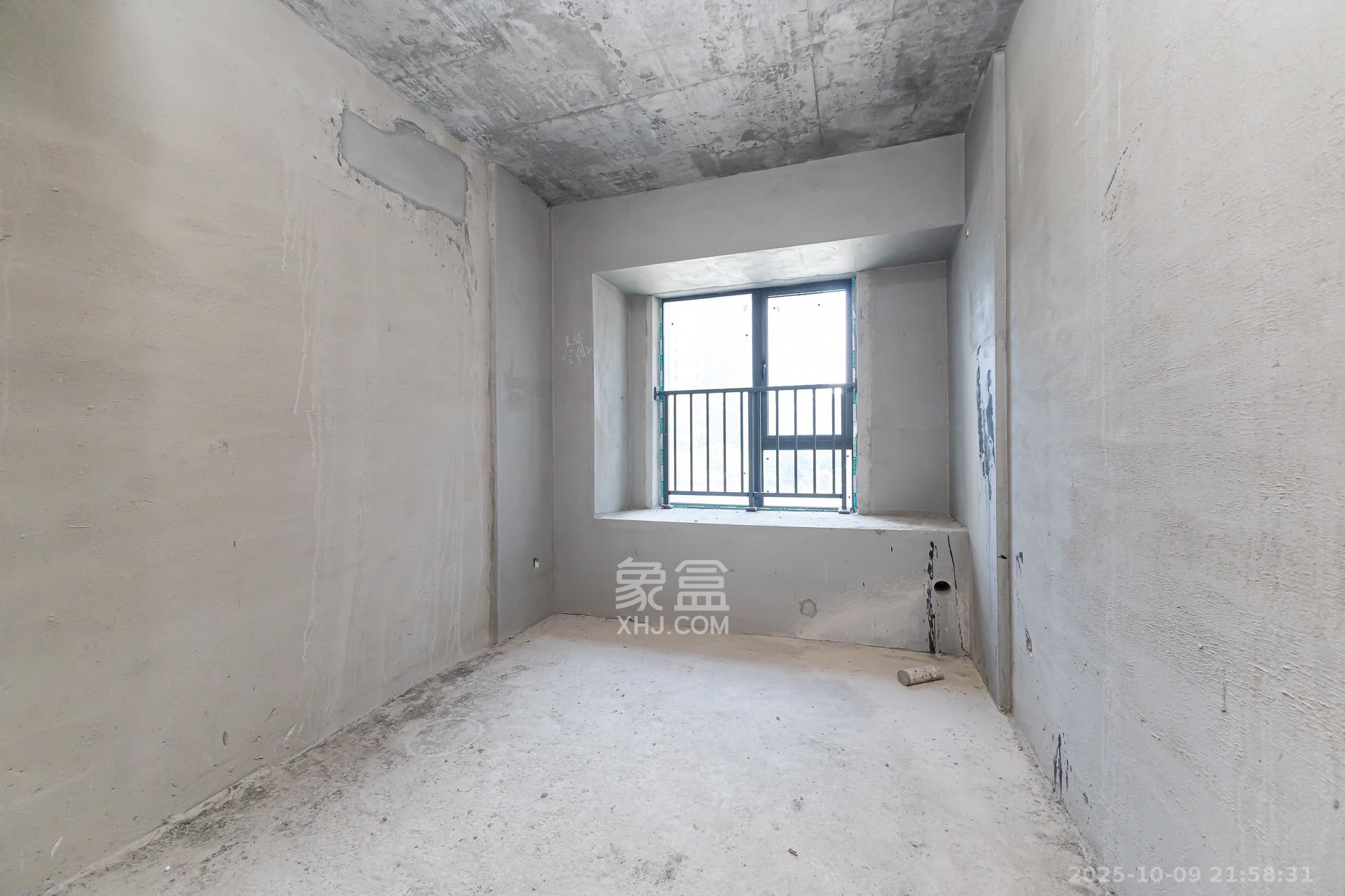 润和滨江广场（润和中央广场）  4室2厅2卫    83.8万卧室