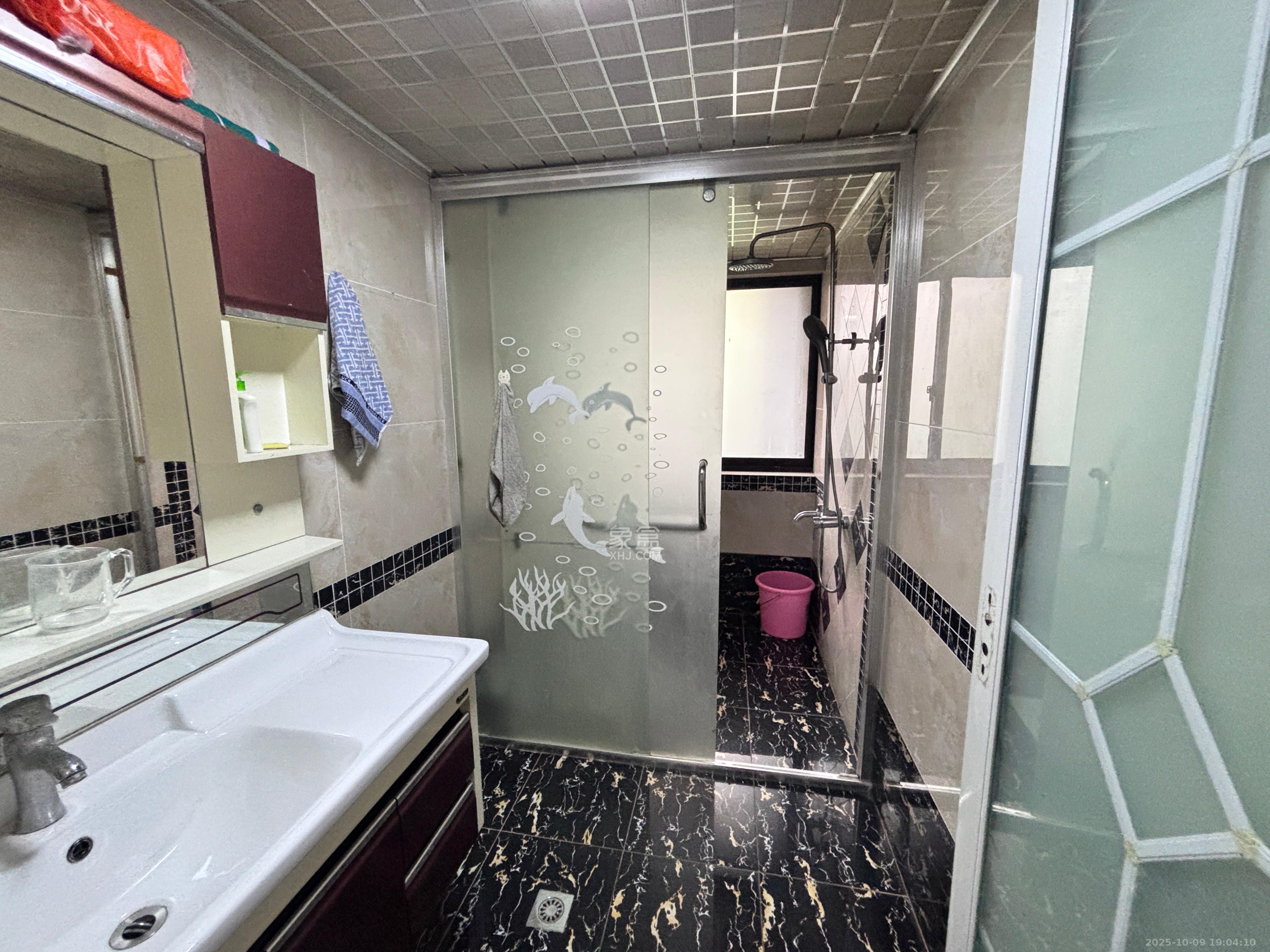 新城国际花都  3室2厅2卫    1800.0元/月室内图