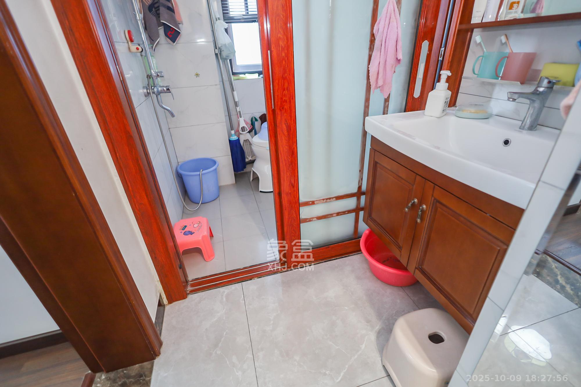 保利西海岸B区  3室2厅2卫    175.0万 保利西海岸B区  3室2厅2卫    175.0万卫生间