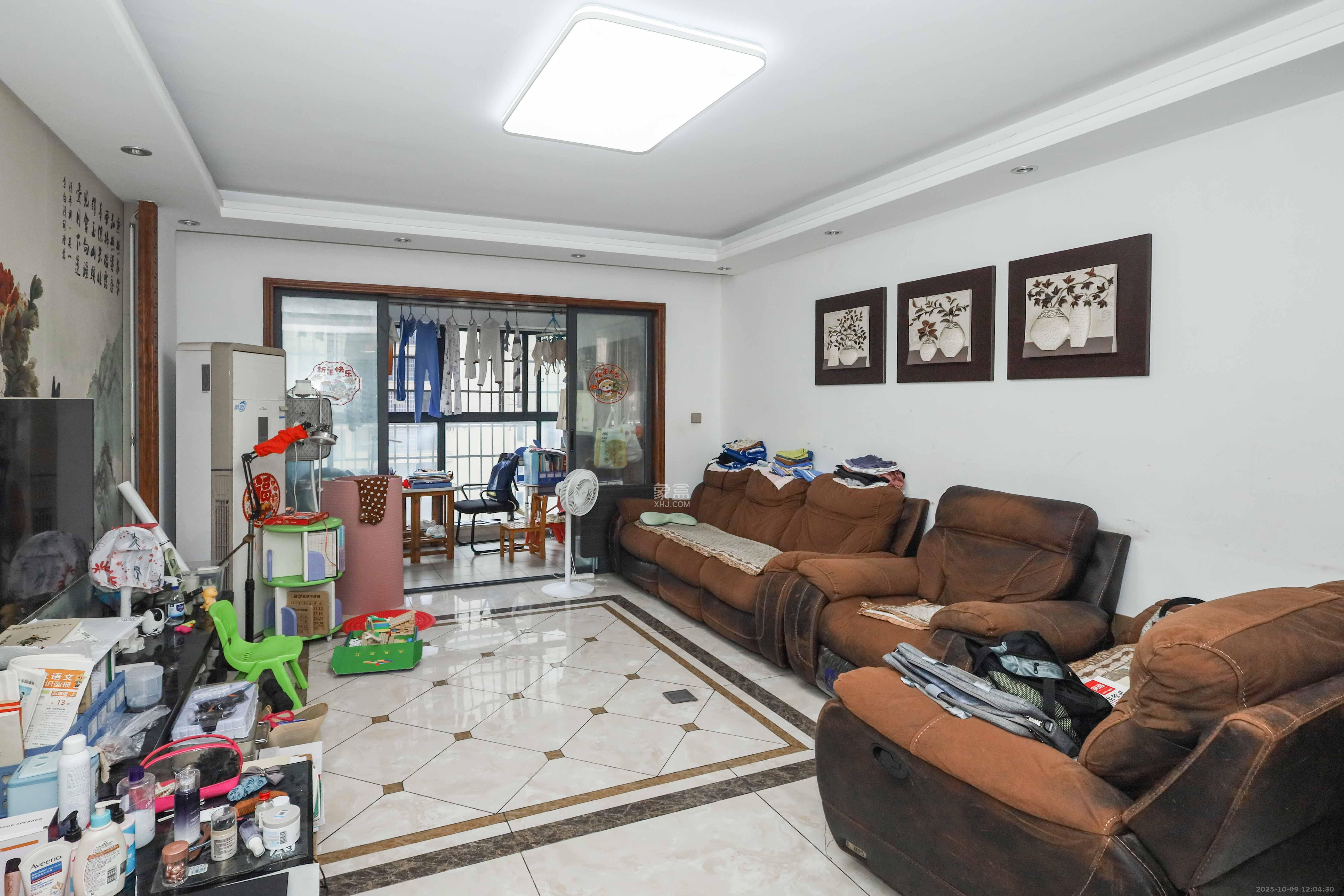 保利麓谷林语C区 4室2厅2卫 115.0万 保利麓谷林语C区 4室2厅2卫 115.0万客厅