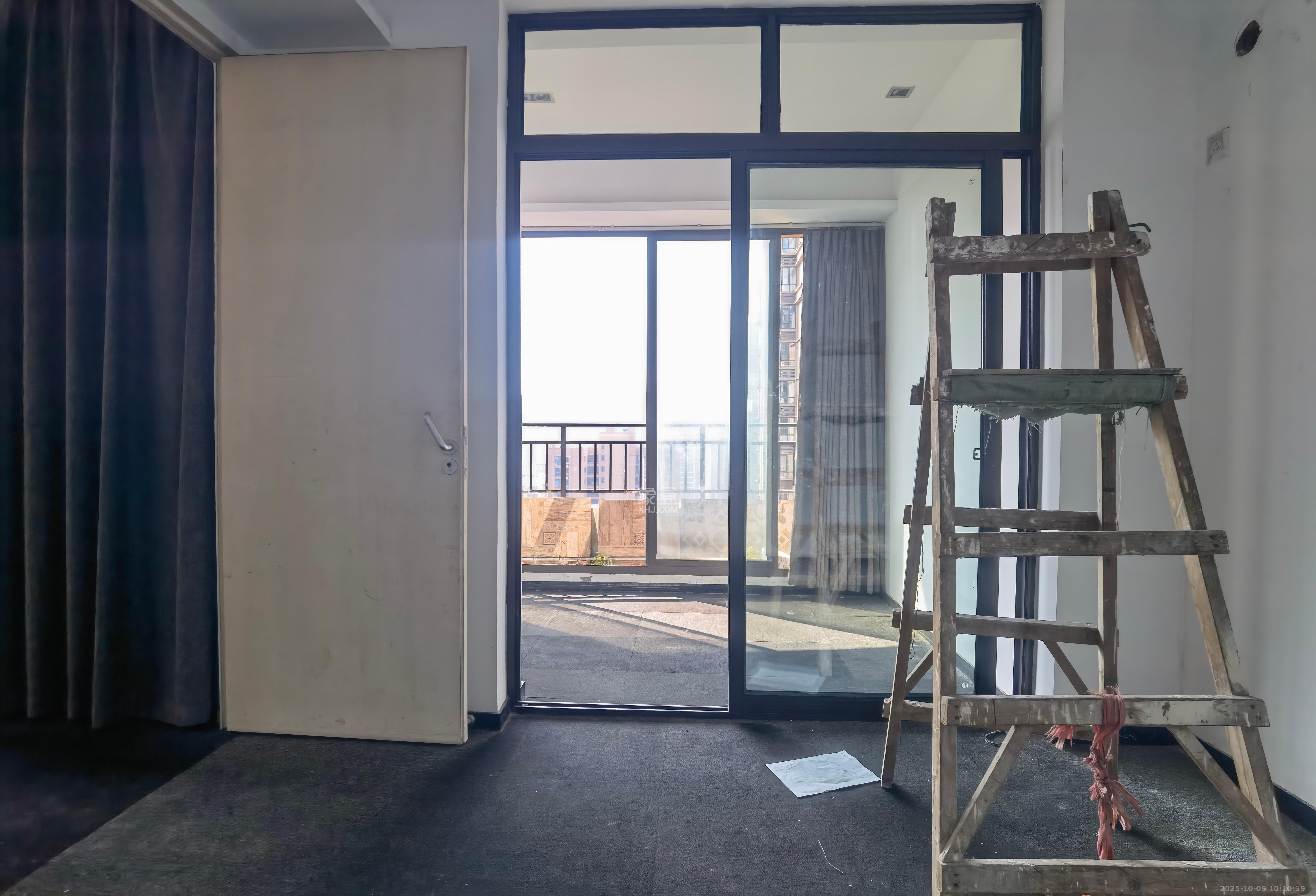 融科檀香山（融科紫檀、香山国际）  5室2厅3卫    5500.0元/月室内图